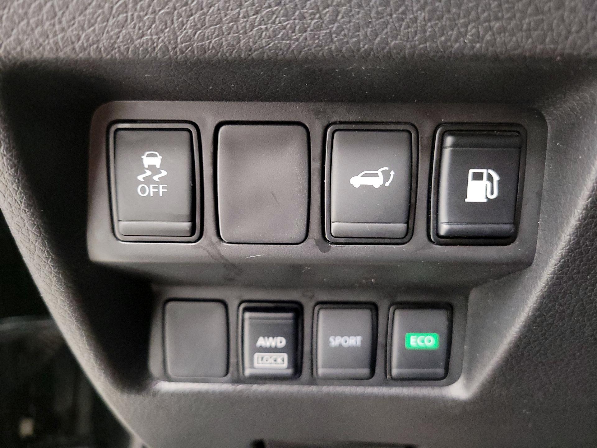 Thumbnail: 2018 Nissan Rogue - 13