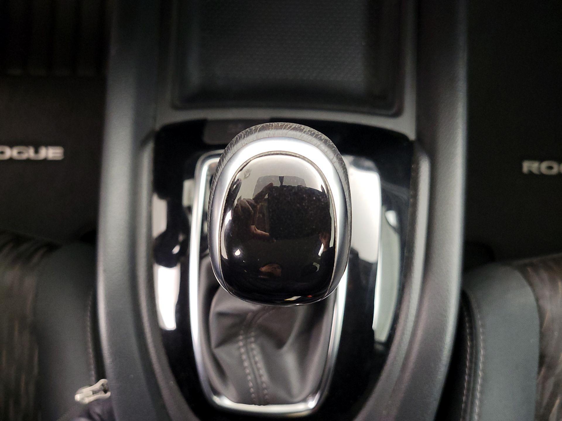 Thumbnail: 2018 Nissan Rogue - 17