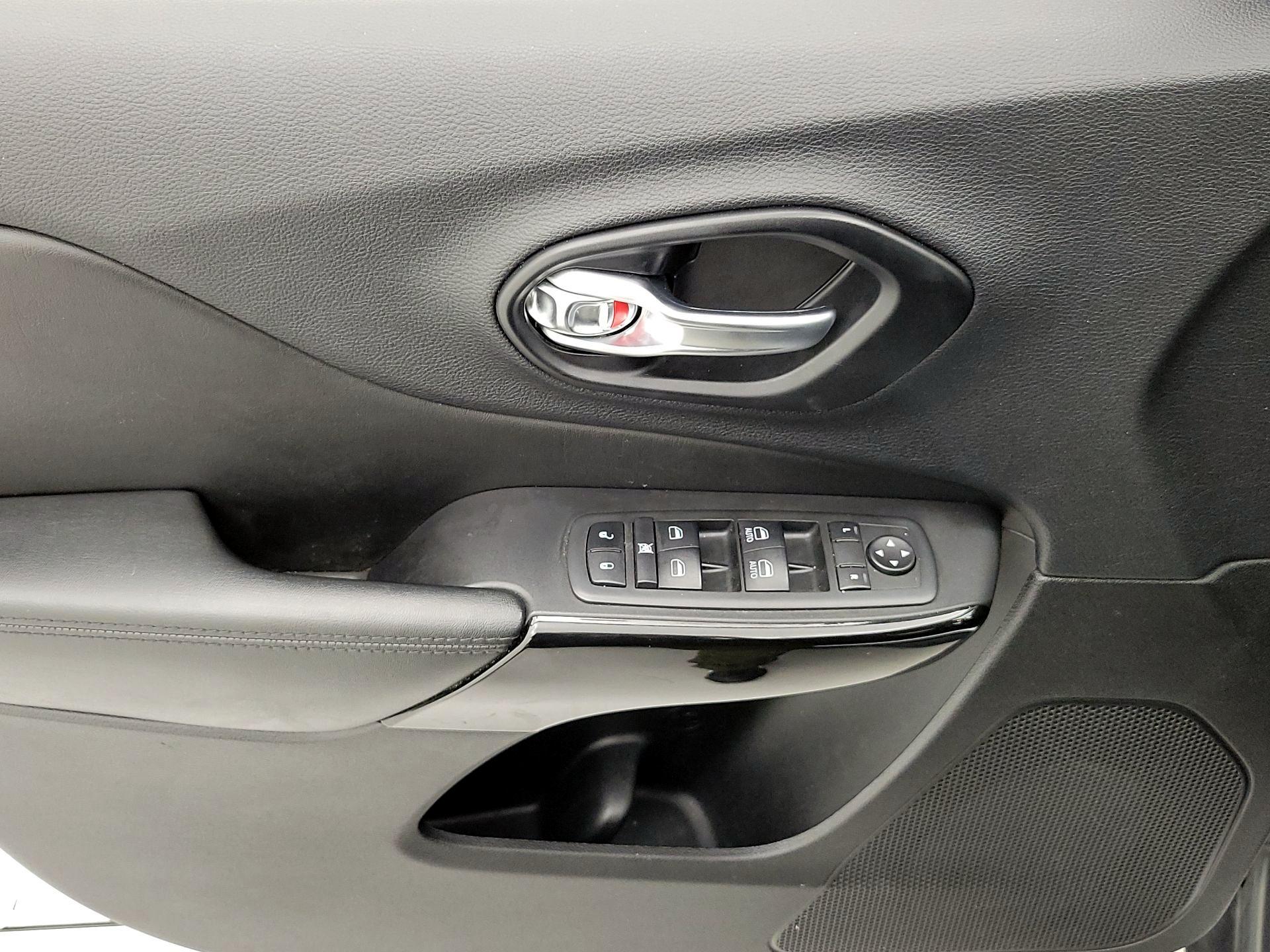 Thumbnail: 2021 Jeep Cherokee - 12