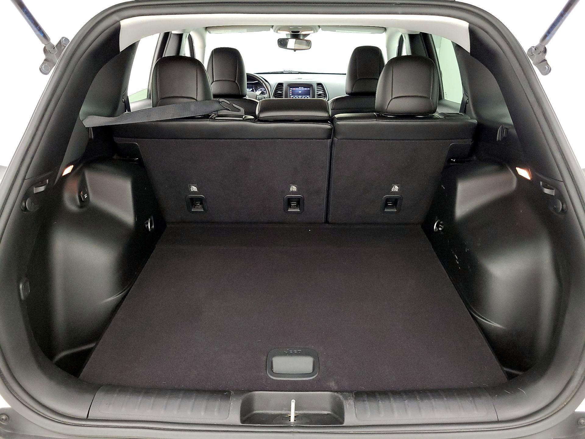 Thumbnail: 2021 Jeep Cherokee - 20