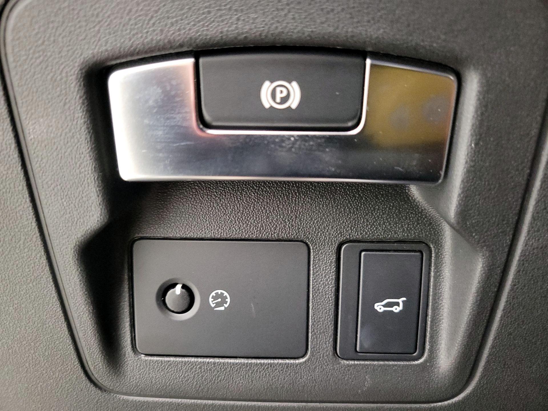 Thumbnail: 2018 Land Rover Range Rover Velar - 13