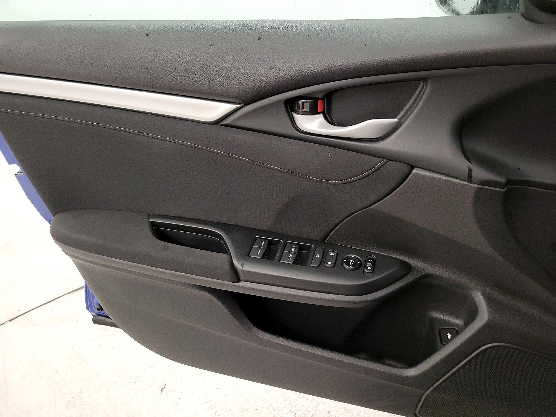 Thumbnail: 2016 Honda Civic - 12