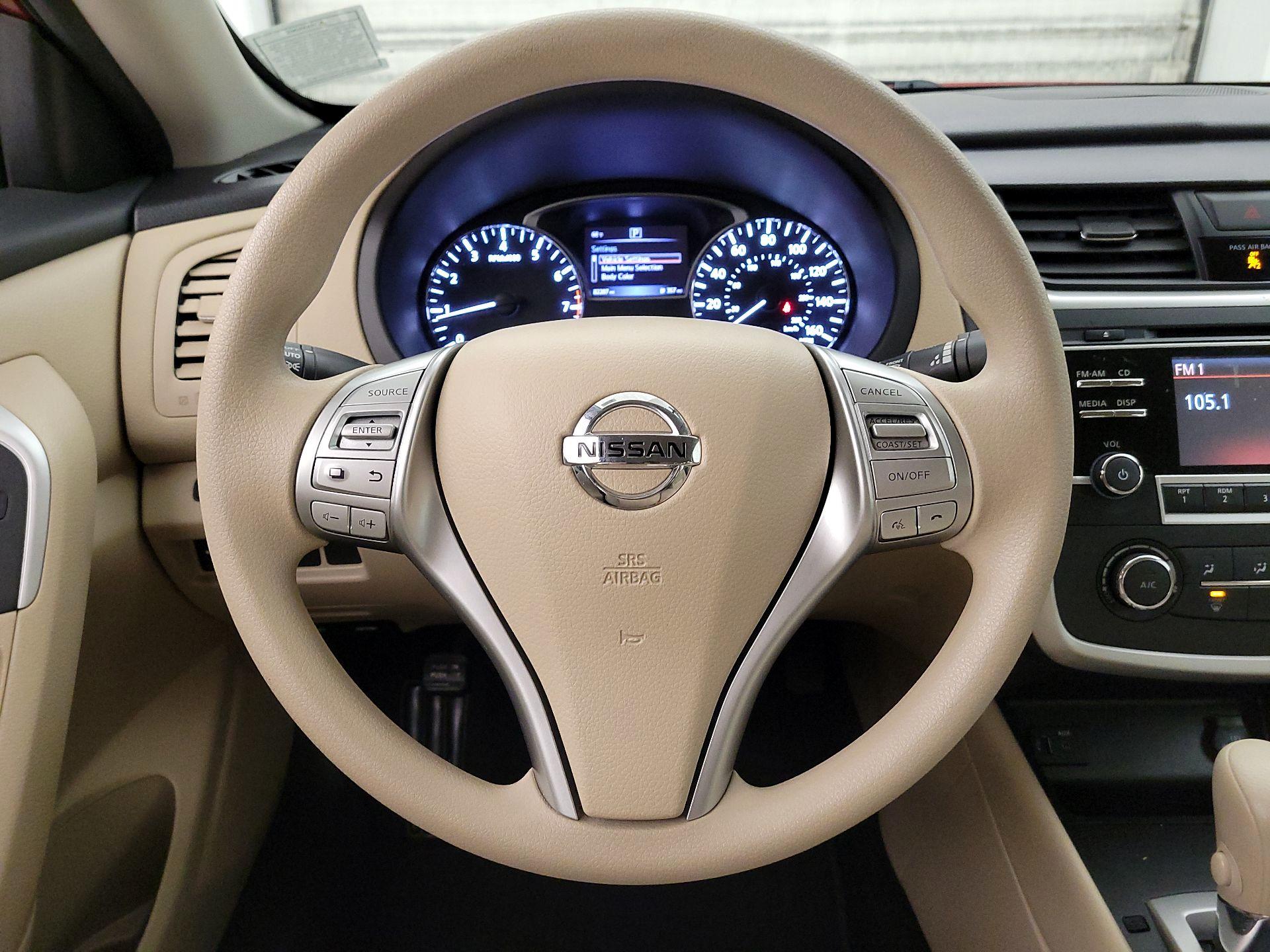 Thumbnail: 2016 Nissan Altima - 10