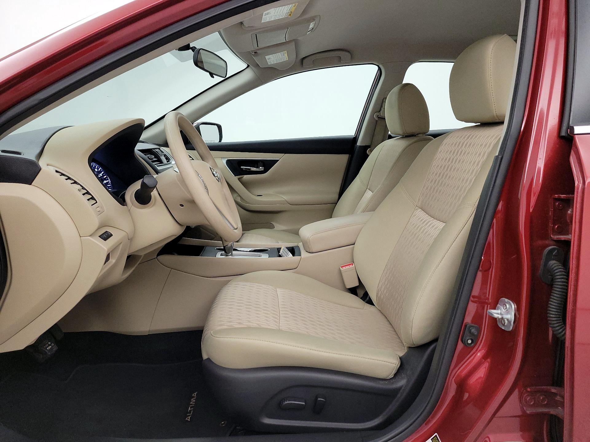 Thumbnail: 2016 Nissan Altima - 11