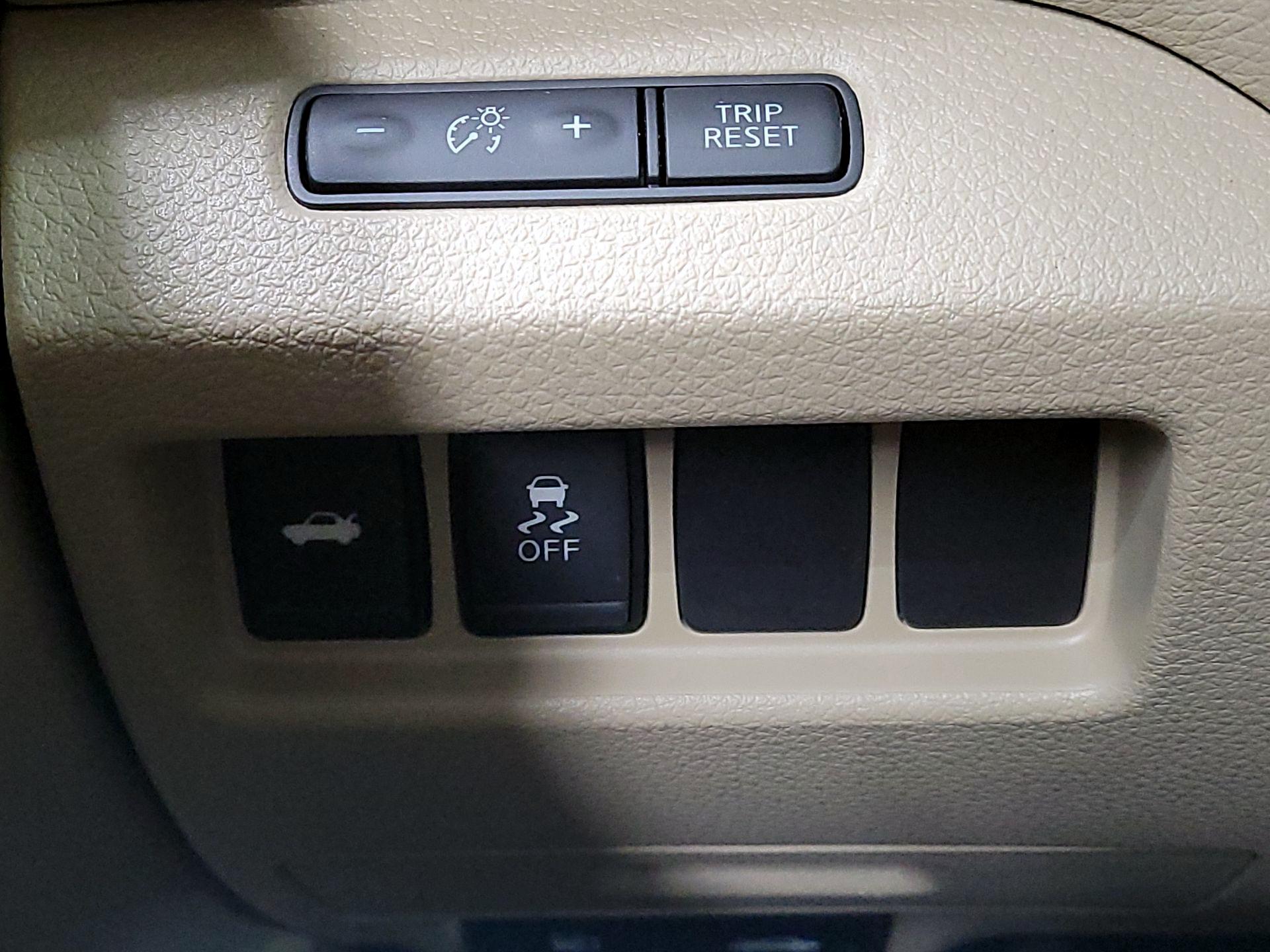 Thumbnail: 2016 Nissan Altima - 13