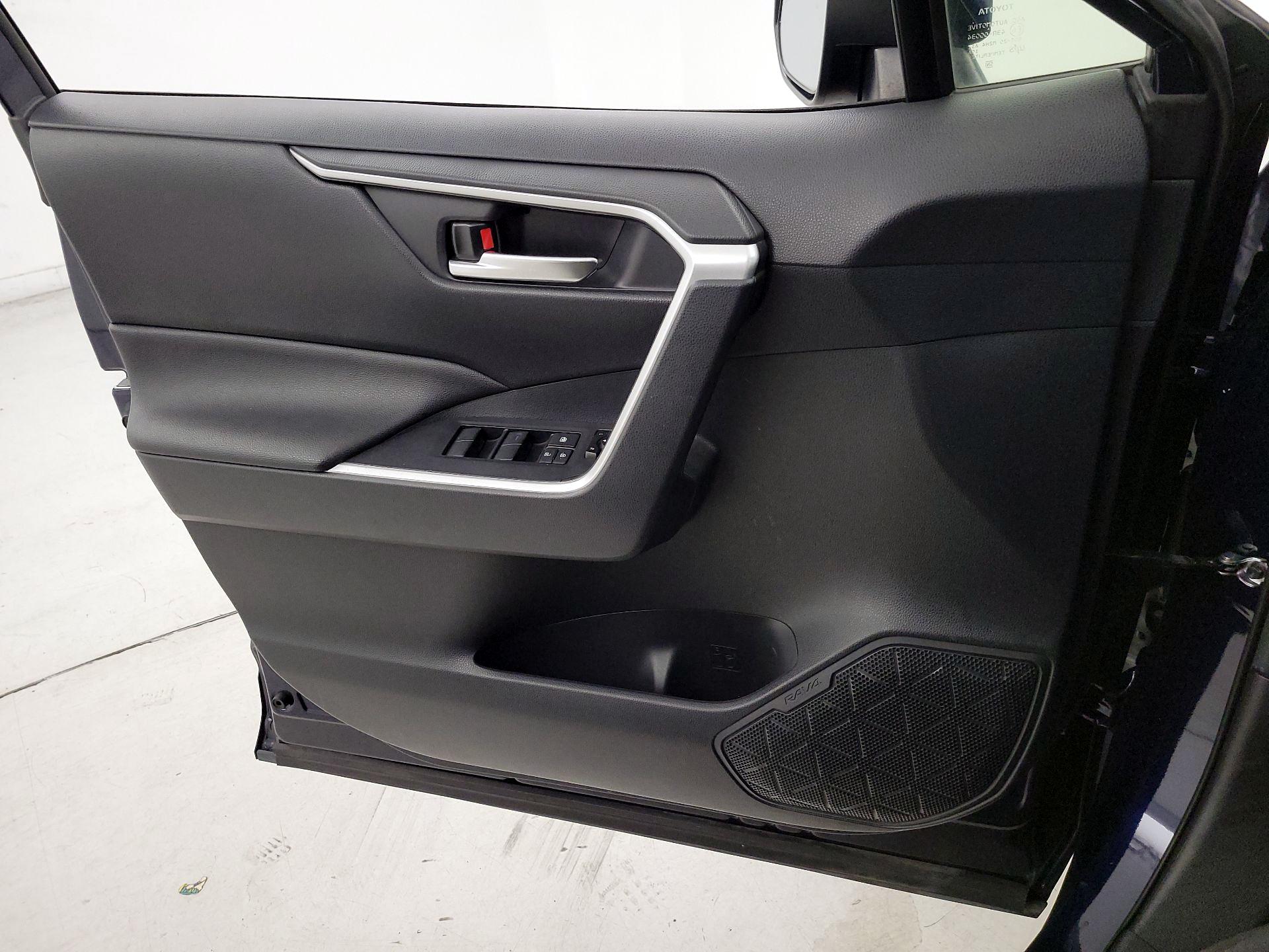 Thumbnail: 2019 Toyota RAV4 - 12