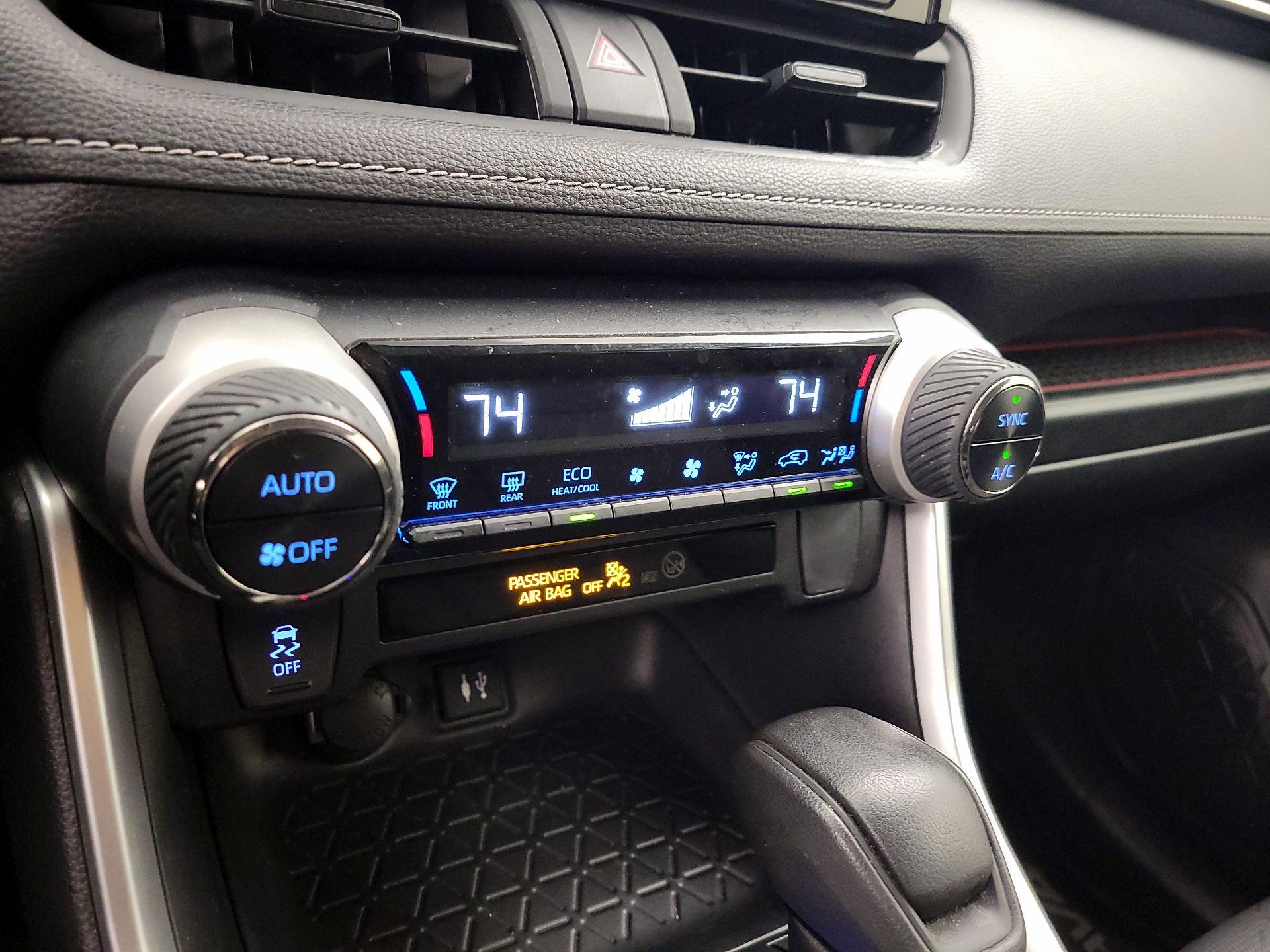 Thumbnail: 2019 Toyota RAV4 - 16