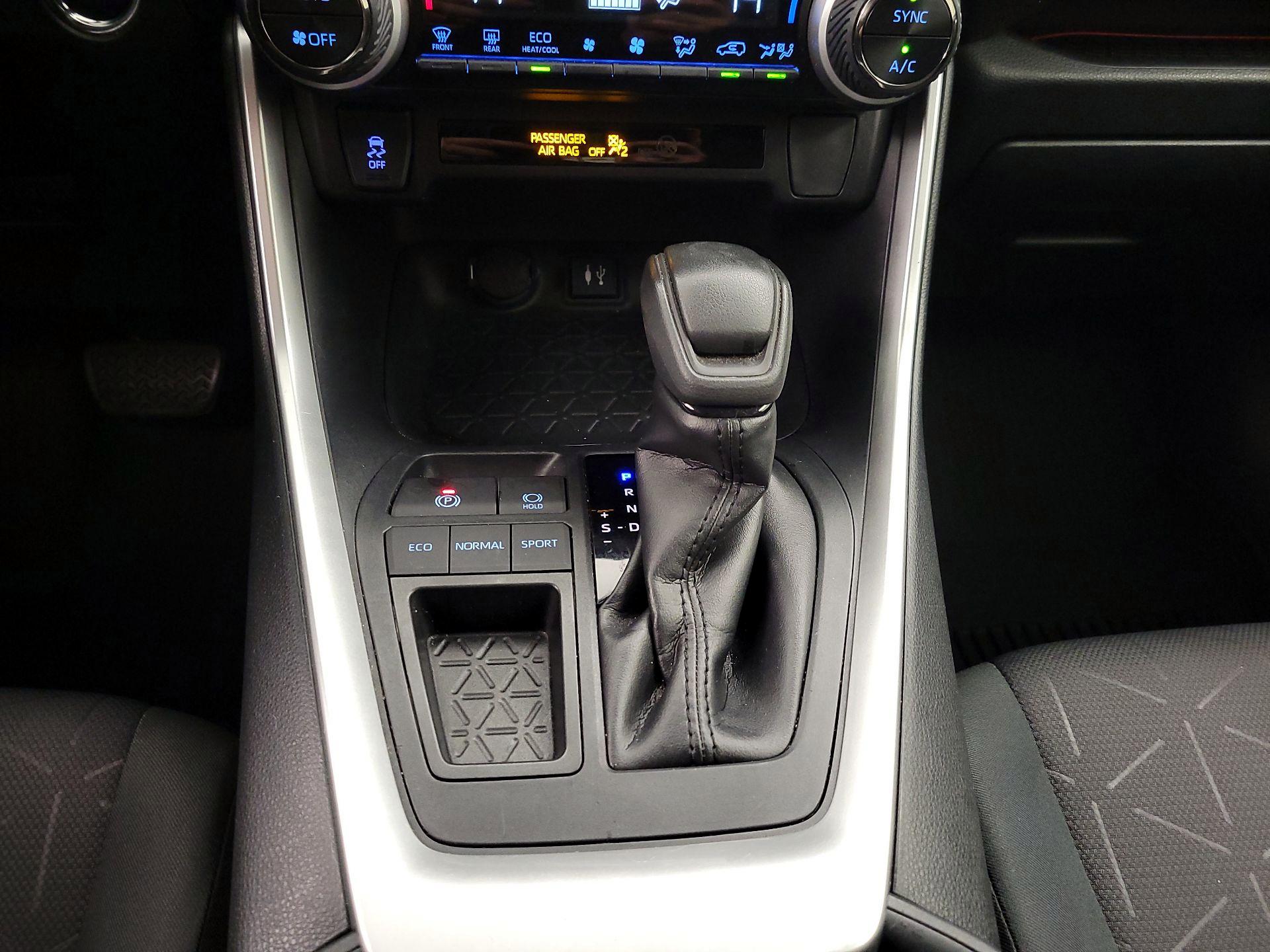 Thumbnail: 2019 Toyota RAV4 - 17