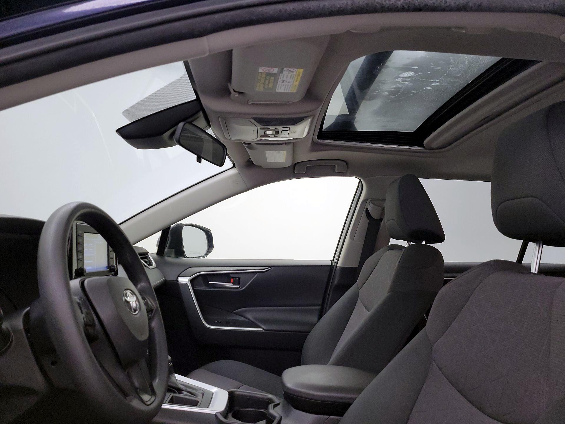 Thumbnail: 2019 Toyota RAV4 - 19