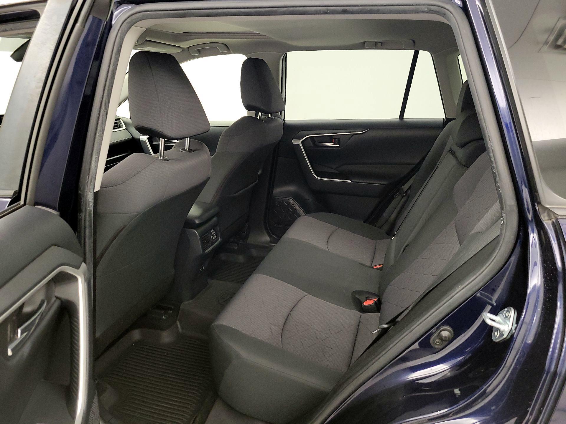 Thumbnail: 2019 Toyota RAV4 - 20