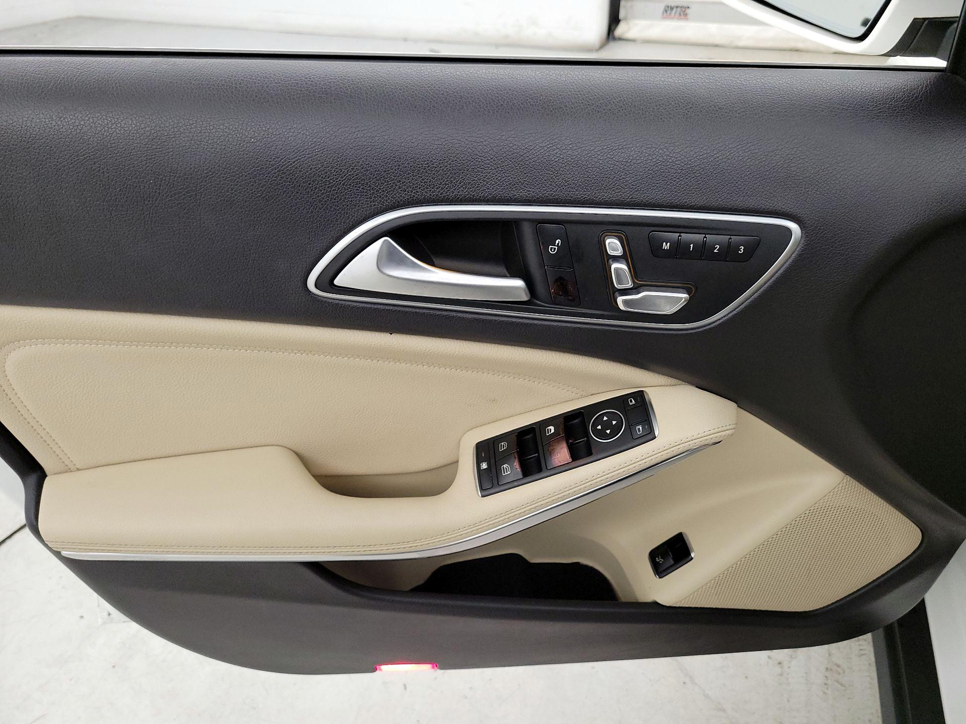 Thumbnail: 2020 Mercedes-Benz GLA - 12