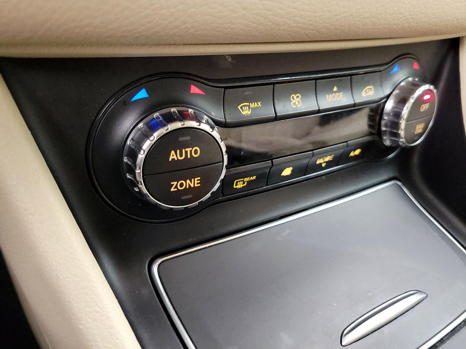 Thumbnail: 2020 Mercedes-Benz GLA - 16