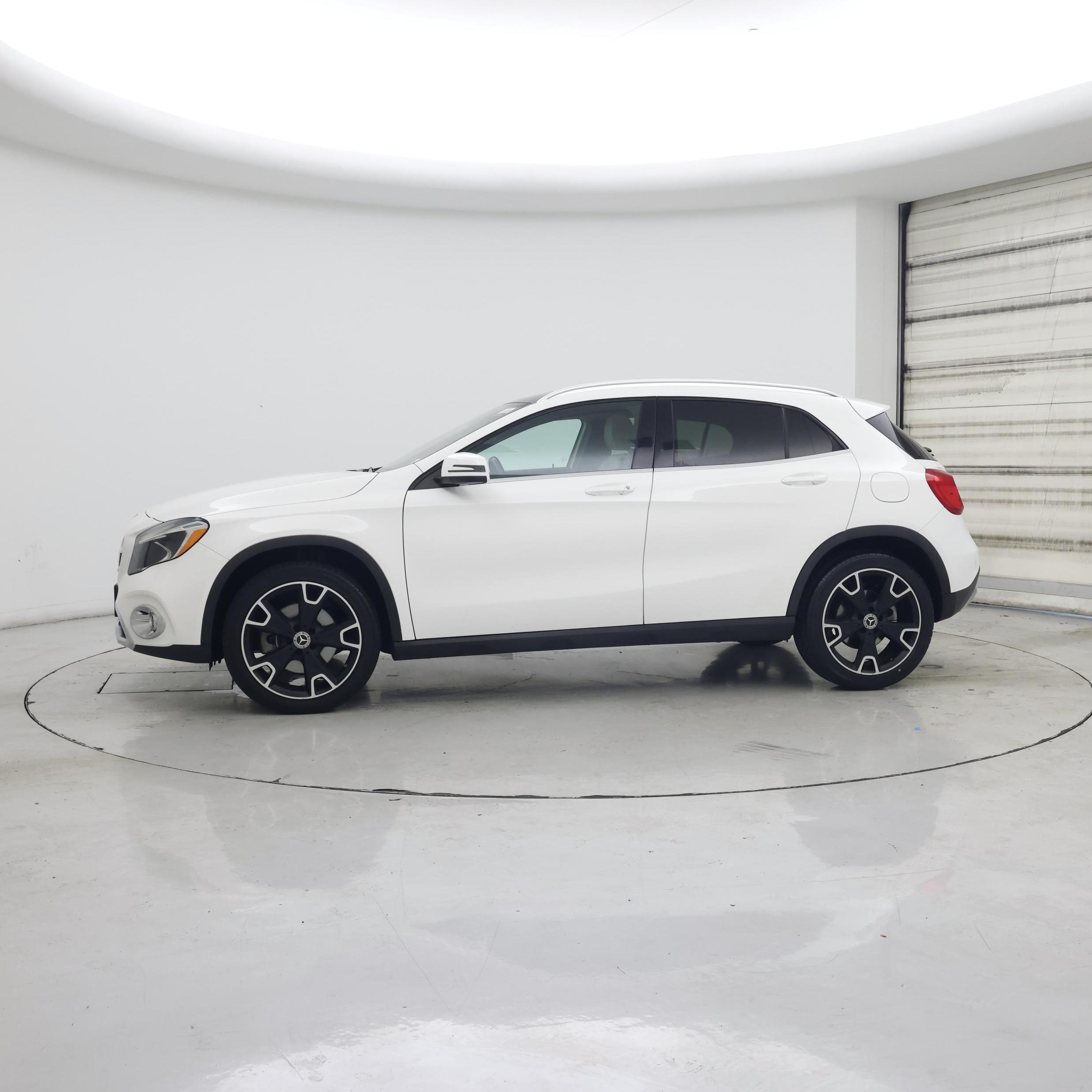 Thumbnail: 2020 Mercedes-Benz GLA - 3