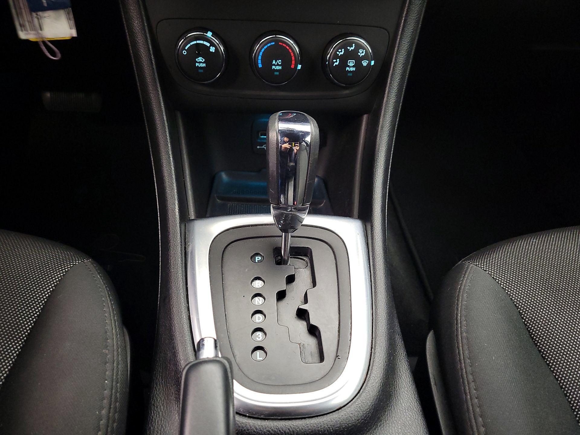 Thumbnail: 2014 Dodge Avenger - 15