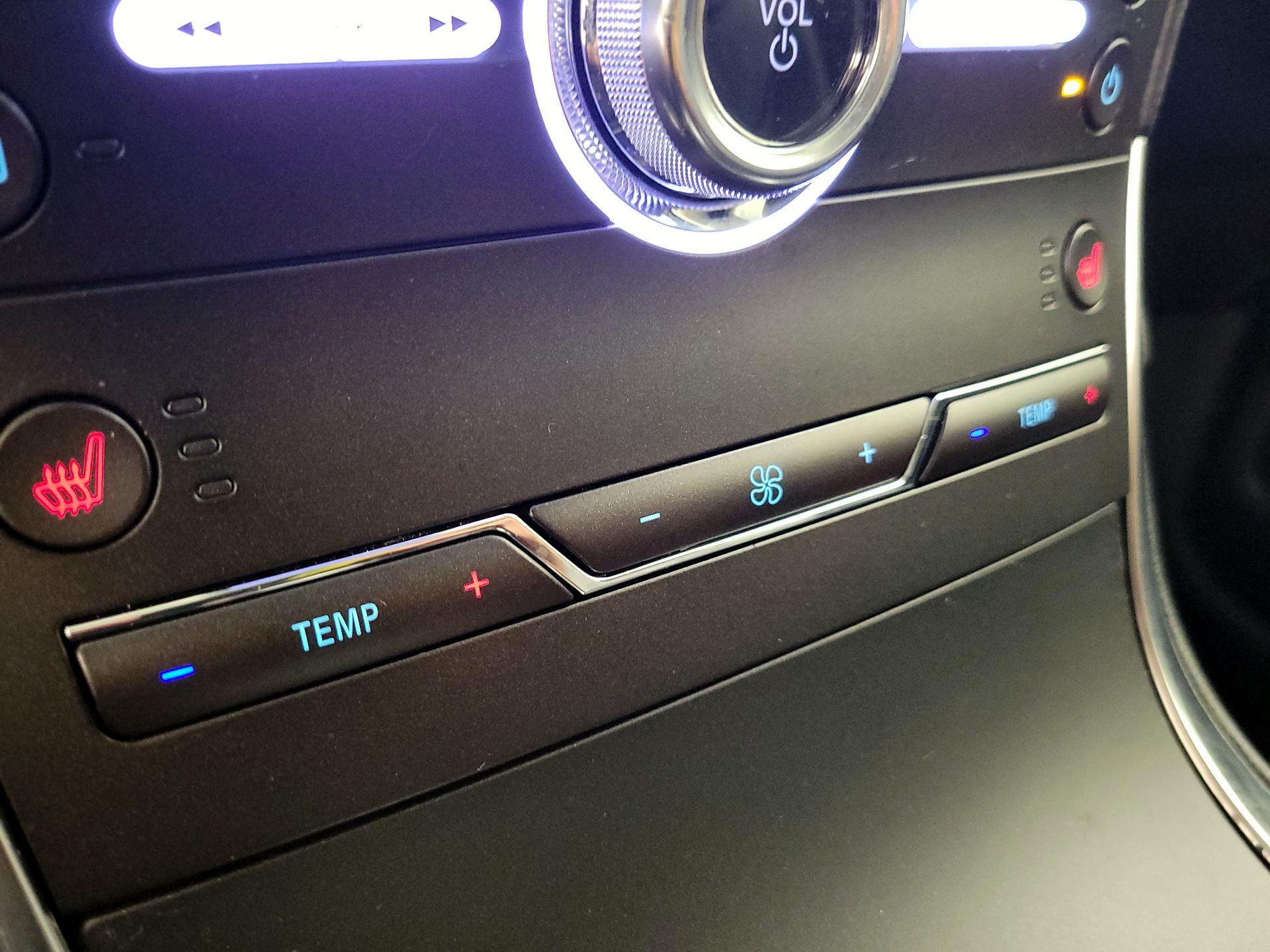 Thumbnail: 2019 Ford Edge - 16