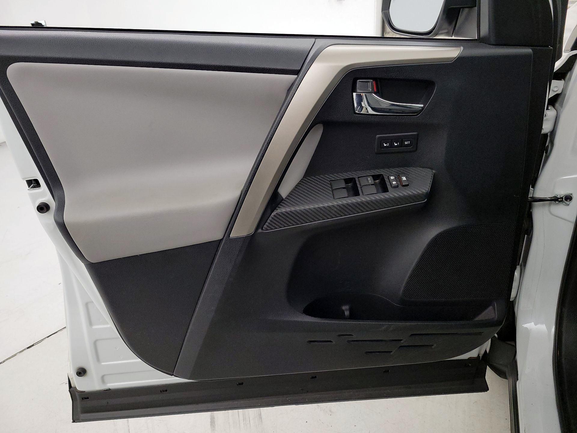 Thumbnail: 2014 Toyota RAV4 - 12