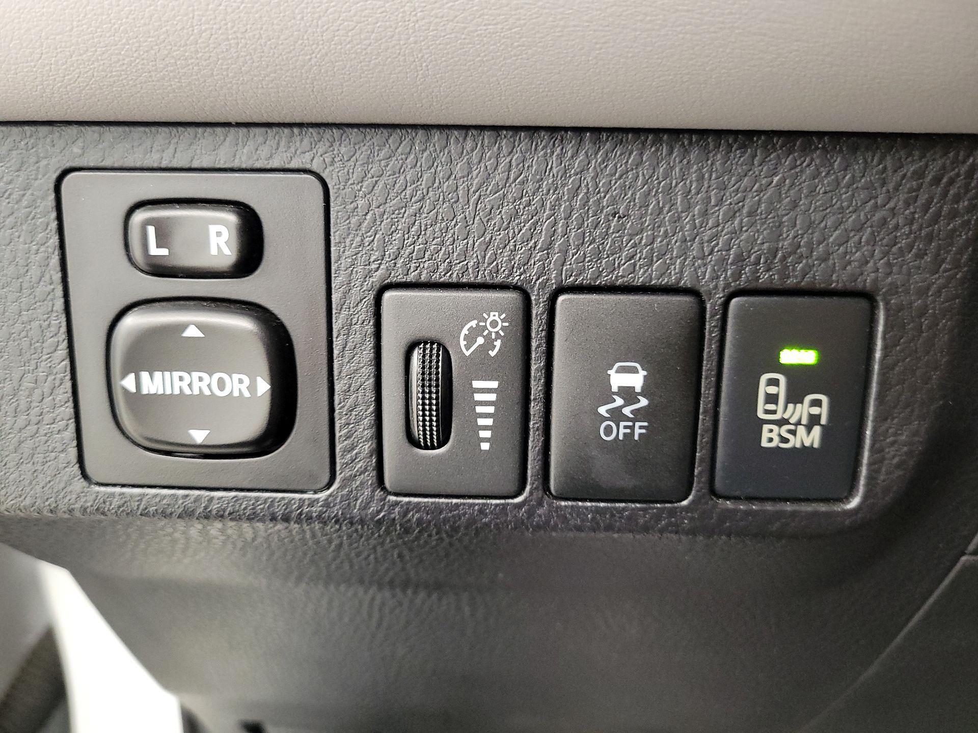 Thumbnail: 2014 Toyota RAV4 - 13