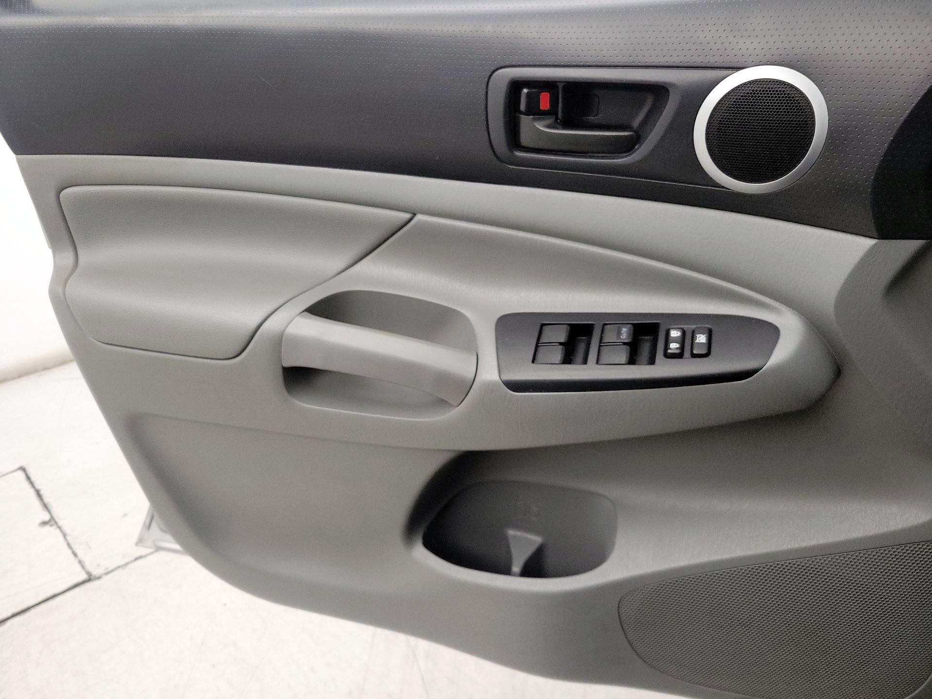 Thumbnail: 2015 Toyota Tacoma - 12