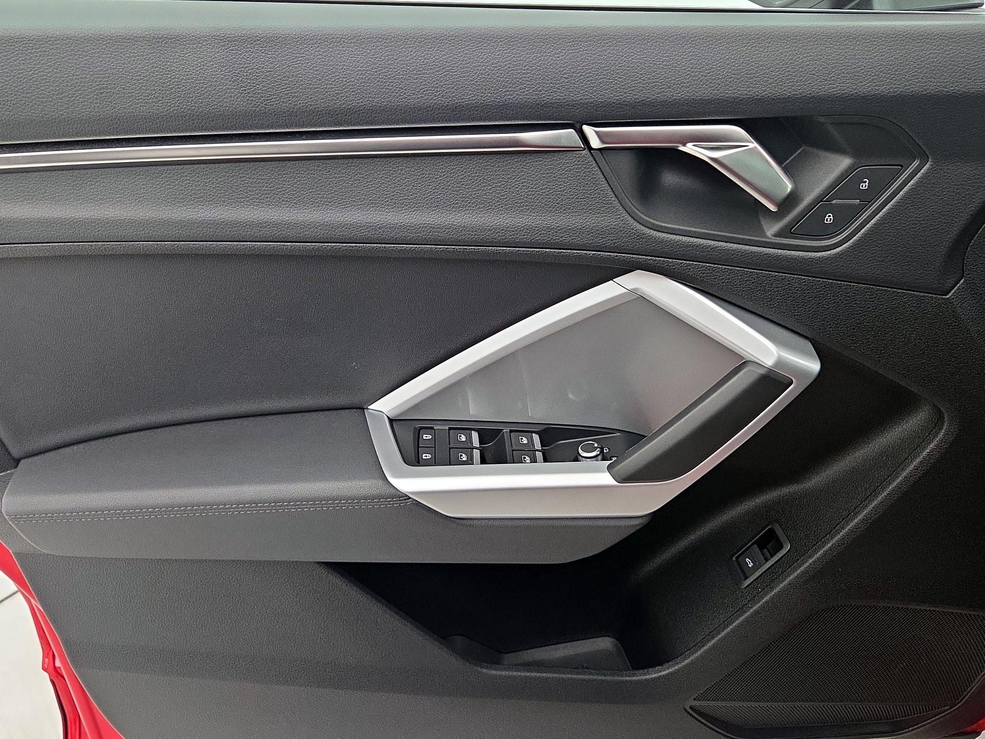 Thumbnail: 2025 Audi Q3 - 12