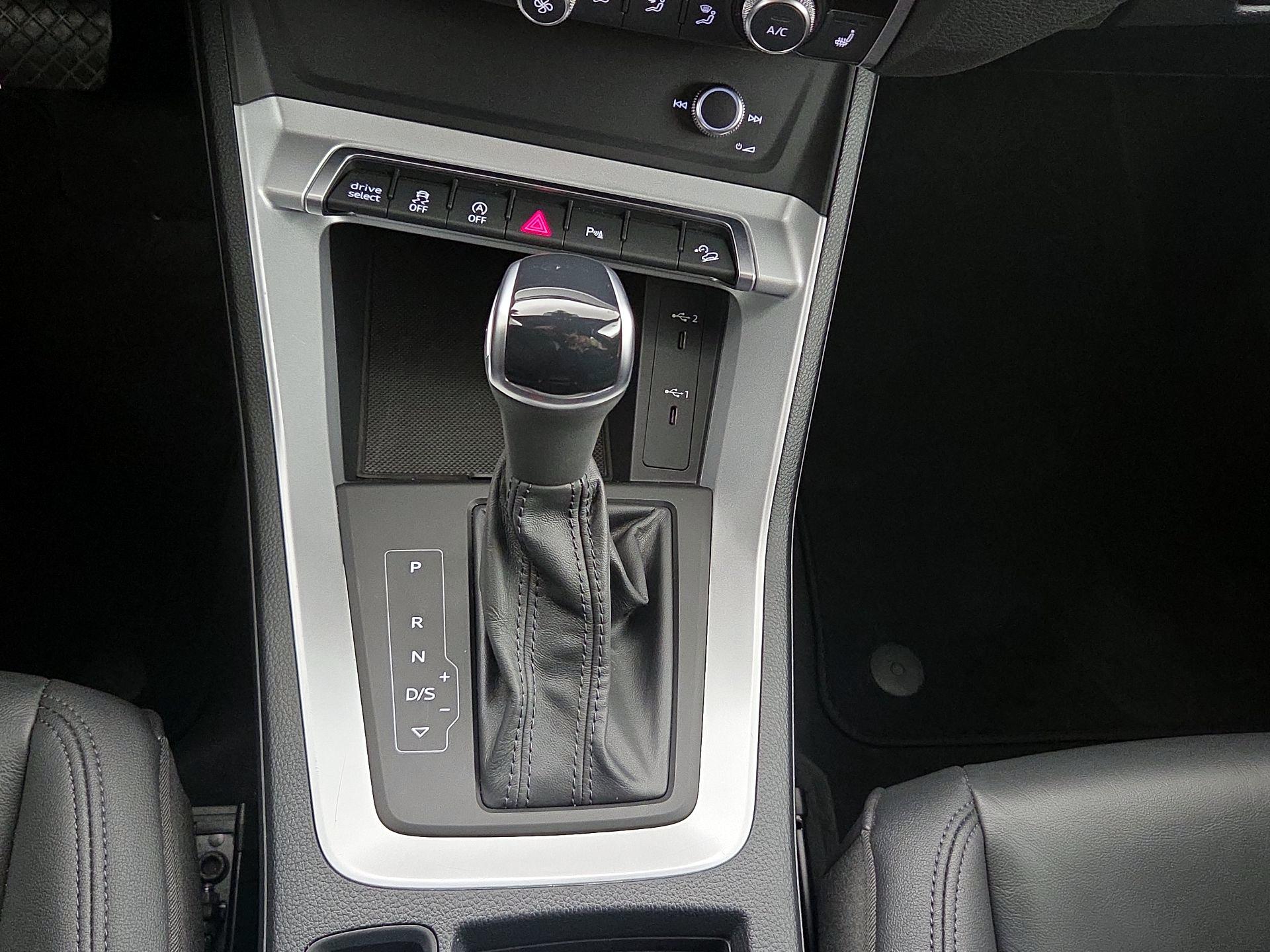 Thumbnail: 2025 Audi Q3 - 16