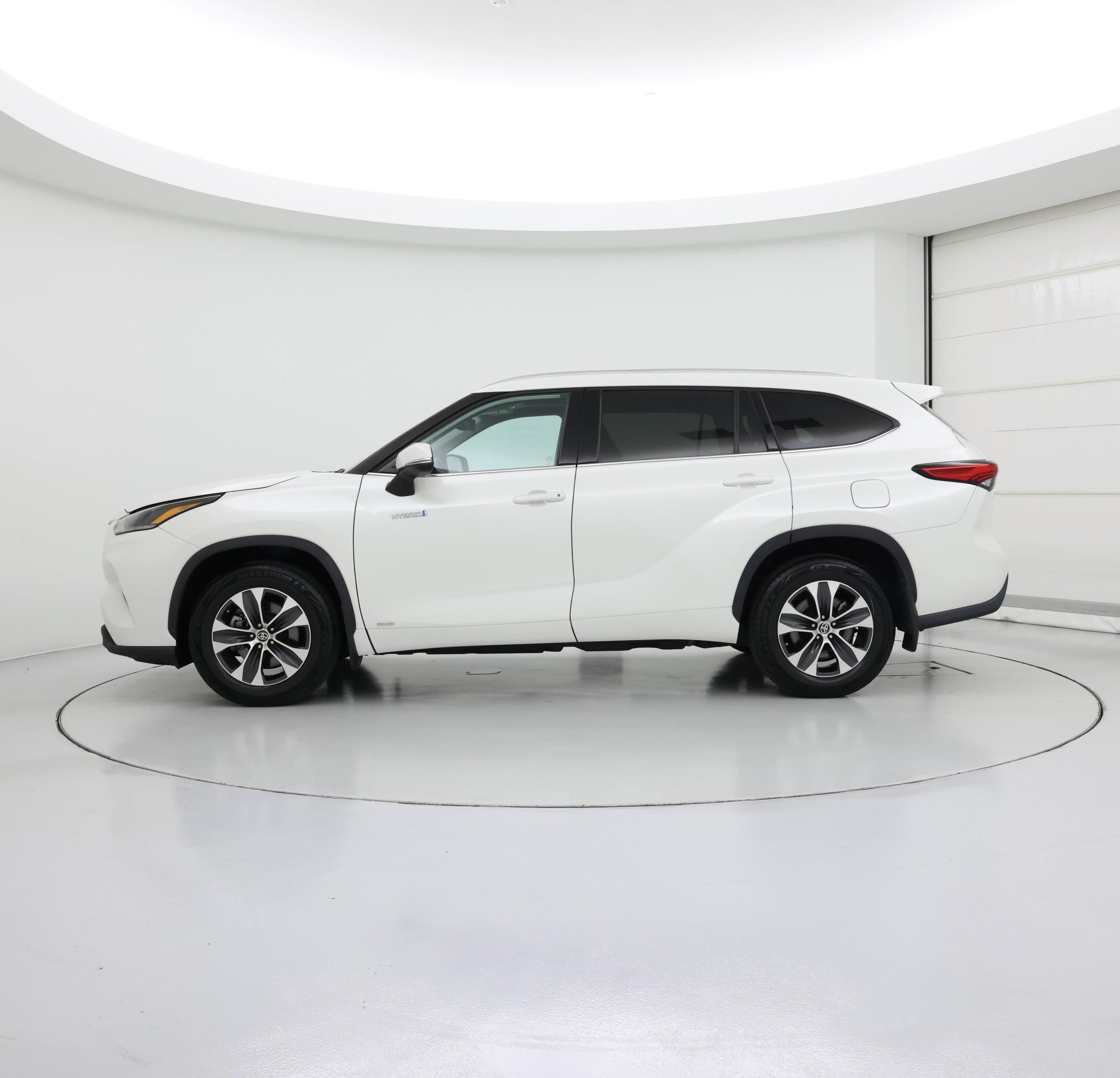 Thumbnail: 2021 Toyota Highlander - 3