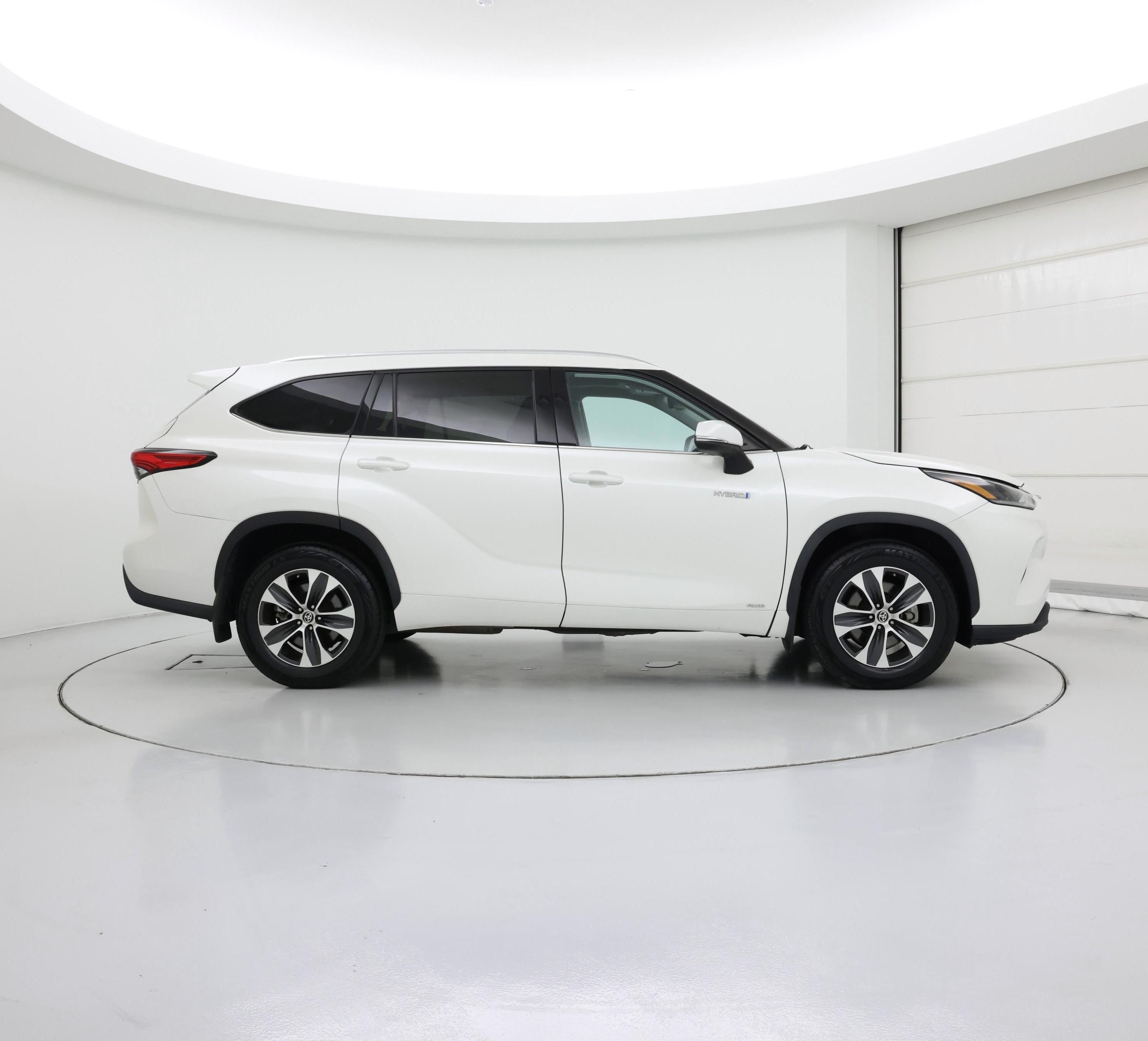 Thumbnail: 2021 Toyota Highlander - 7