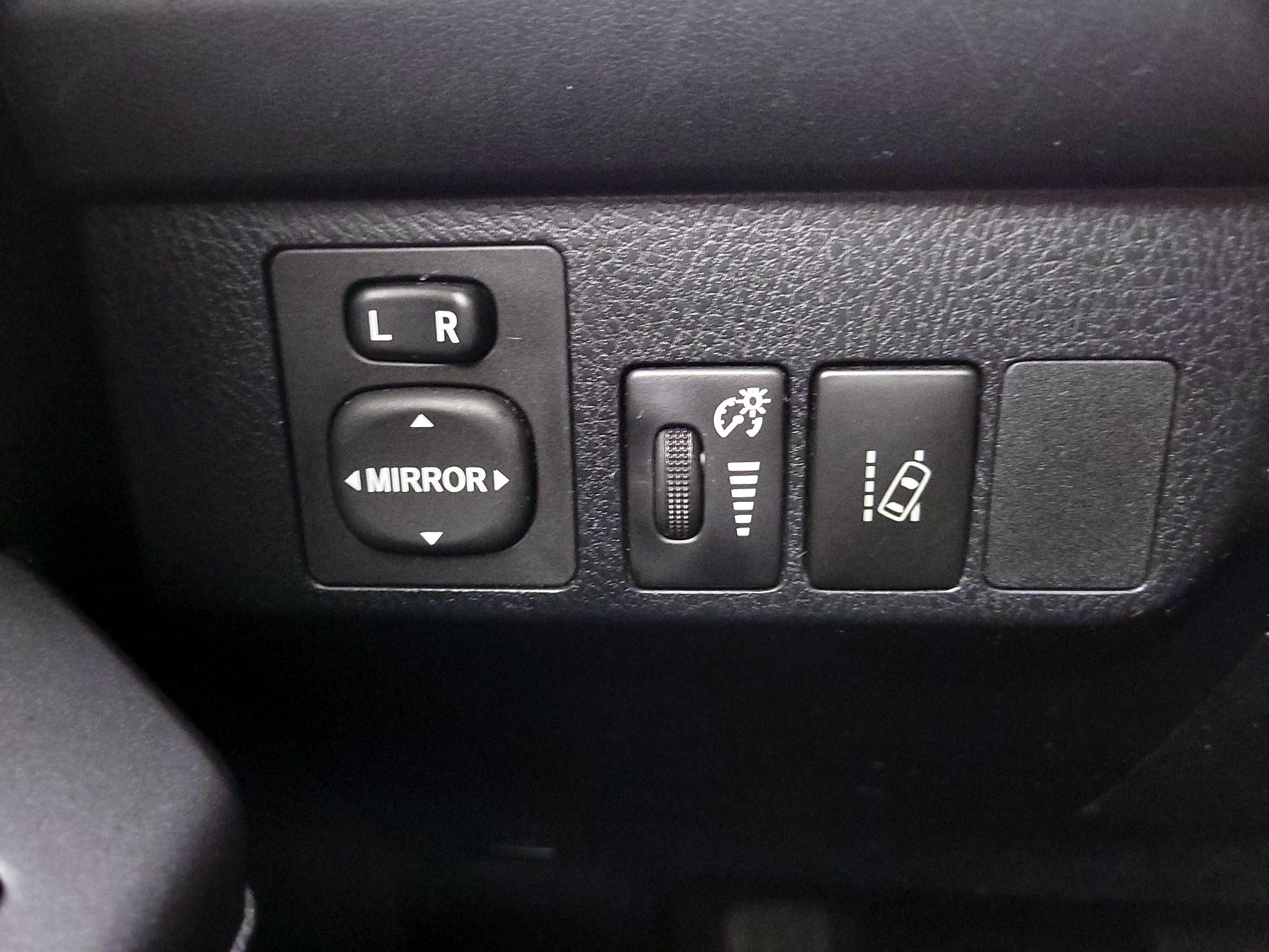 Thumbnail: 2018 Toyota RAV4 - 13