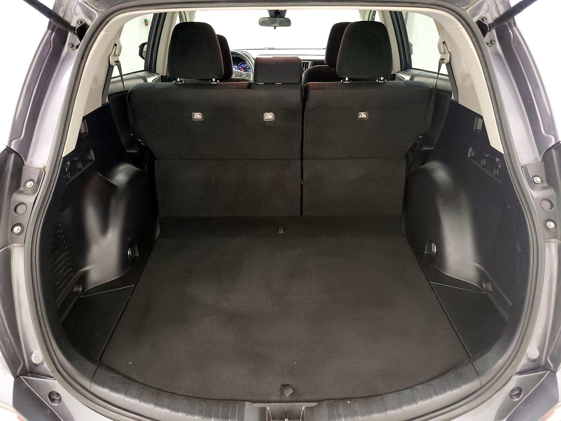 Thumbnail: 2018 Toyota RAV4 - 18