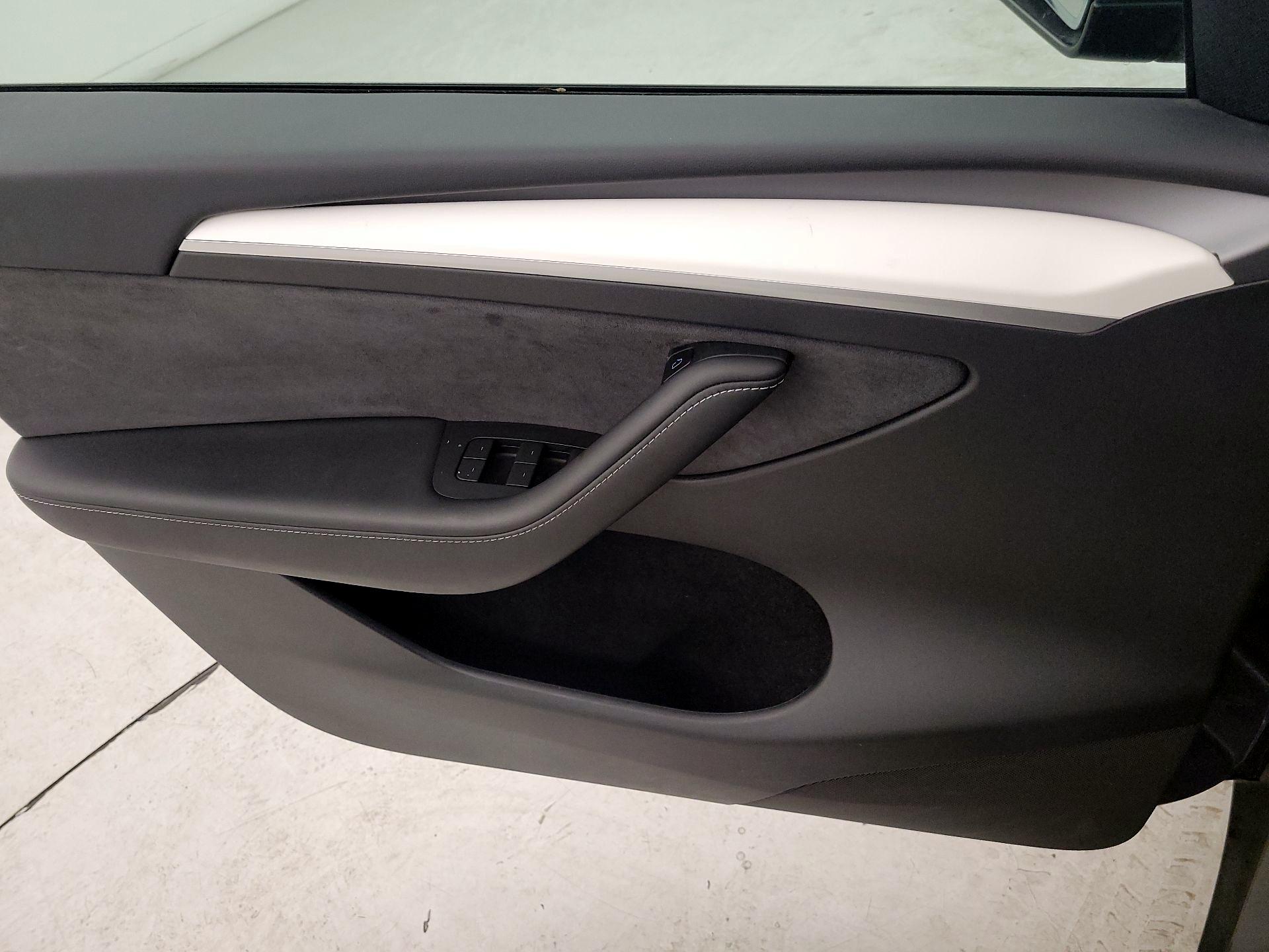 Thumbnail: 2023 Tesla Model Y - 12