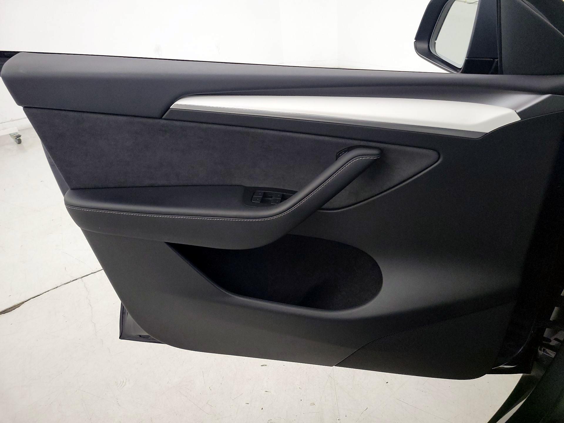 Thumbnail: 2023 Tesla Model Y - 12