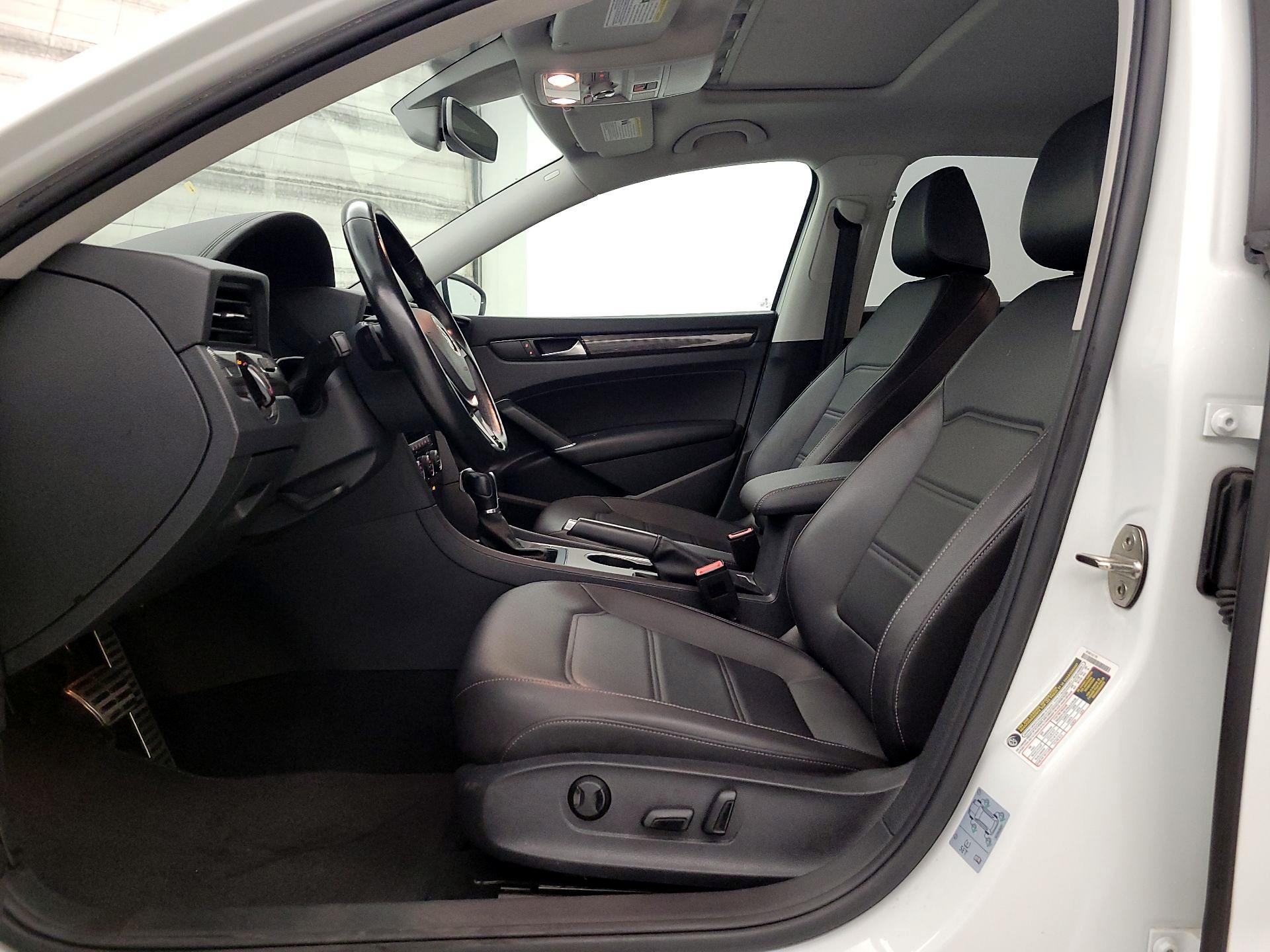 Thumbnail: 2020 Volkswagen Passat - 9