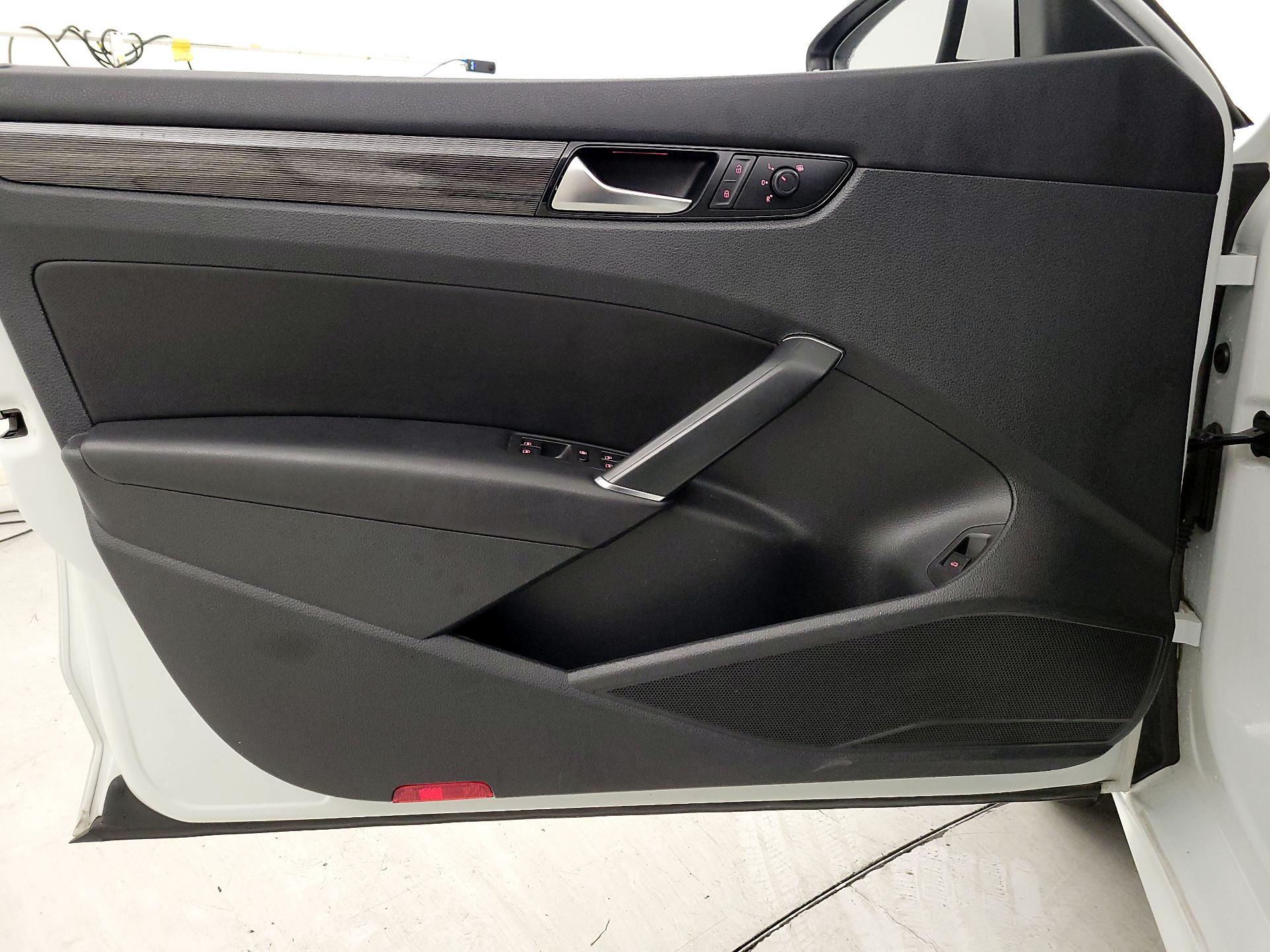 Thumbnail: 2020 Volkswagen Passat - 10