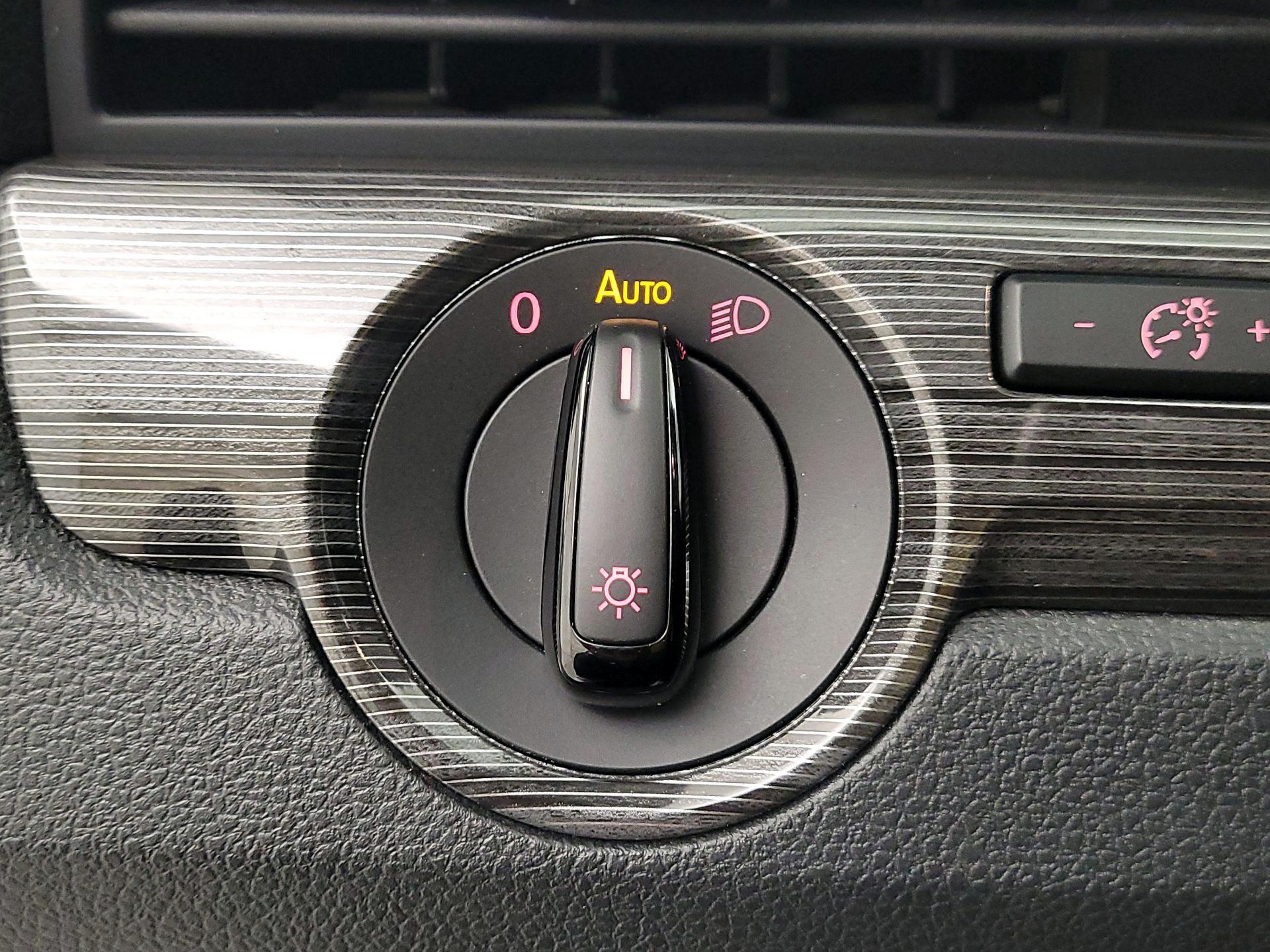 Thumbnail: 2020 Volkswagen Passat - 11