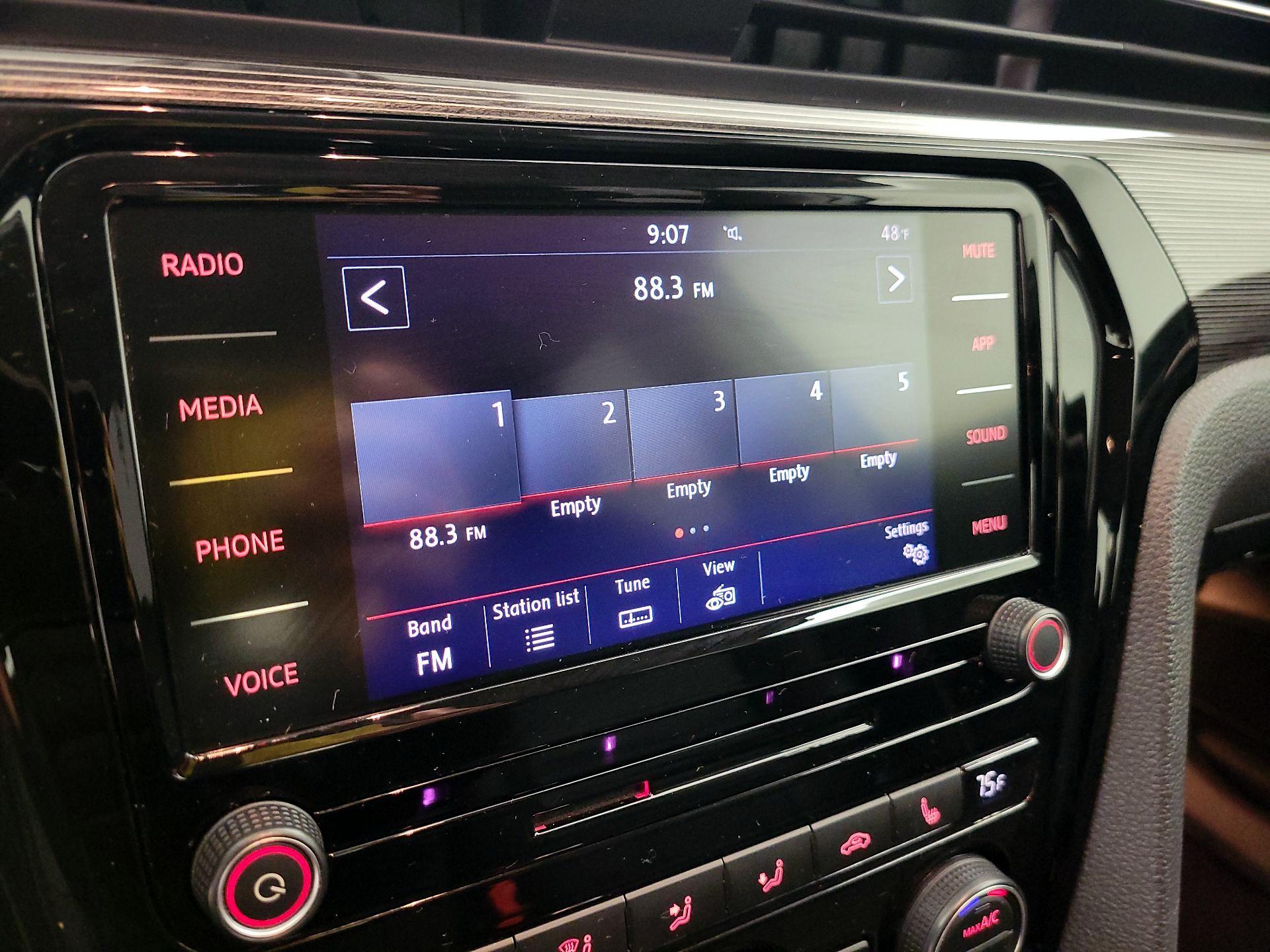 Thumbnail: 2020 Volkswagen Passat - 13