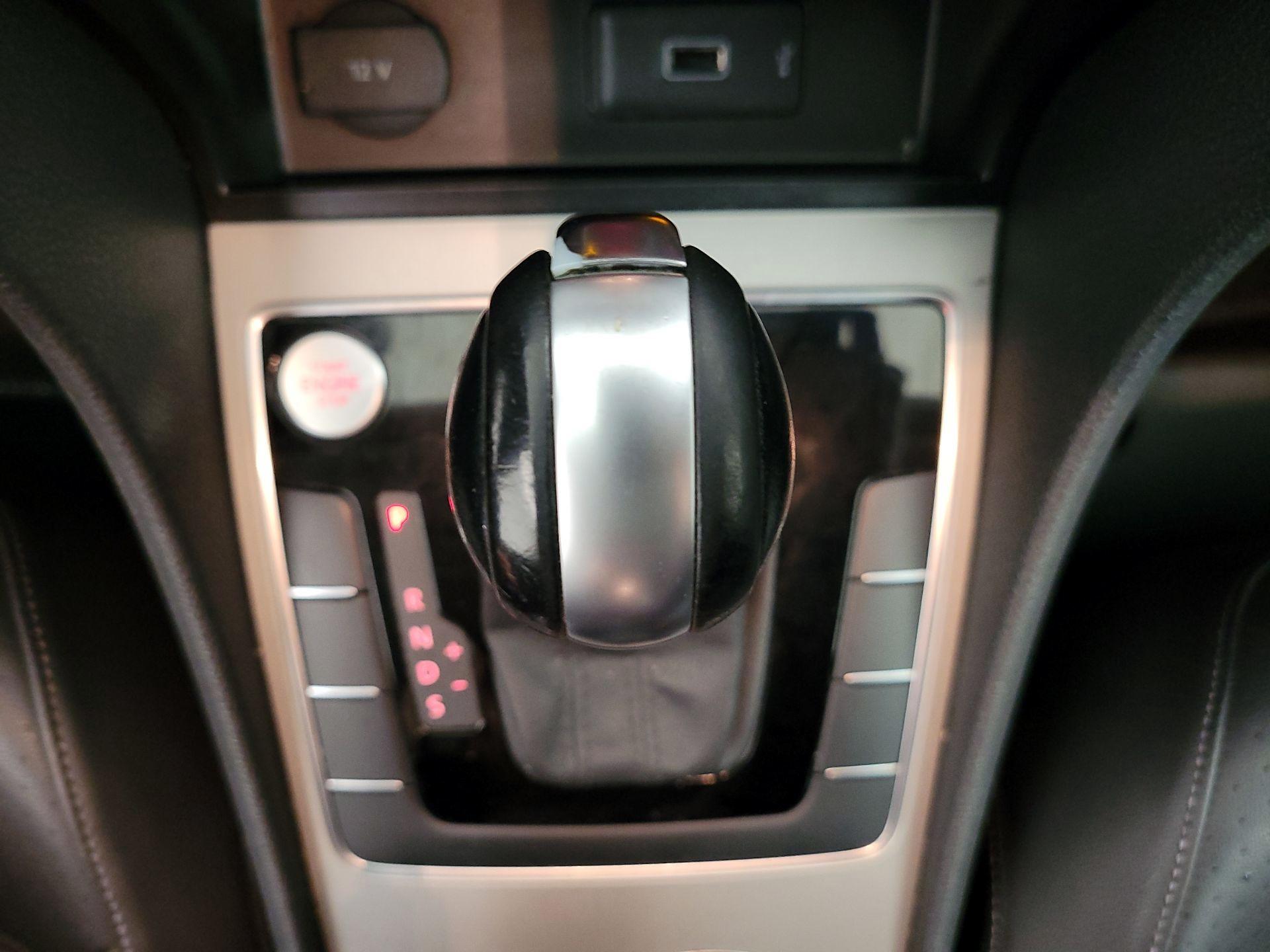 Thumbnail: 2020 Volkswagen Passat - 15