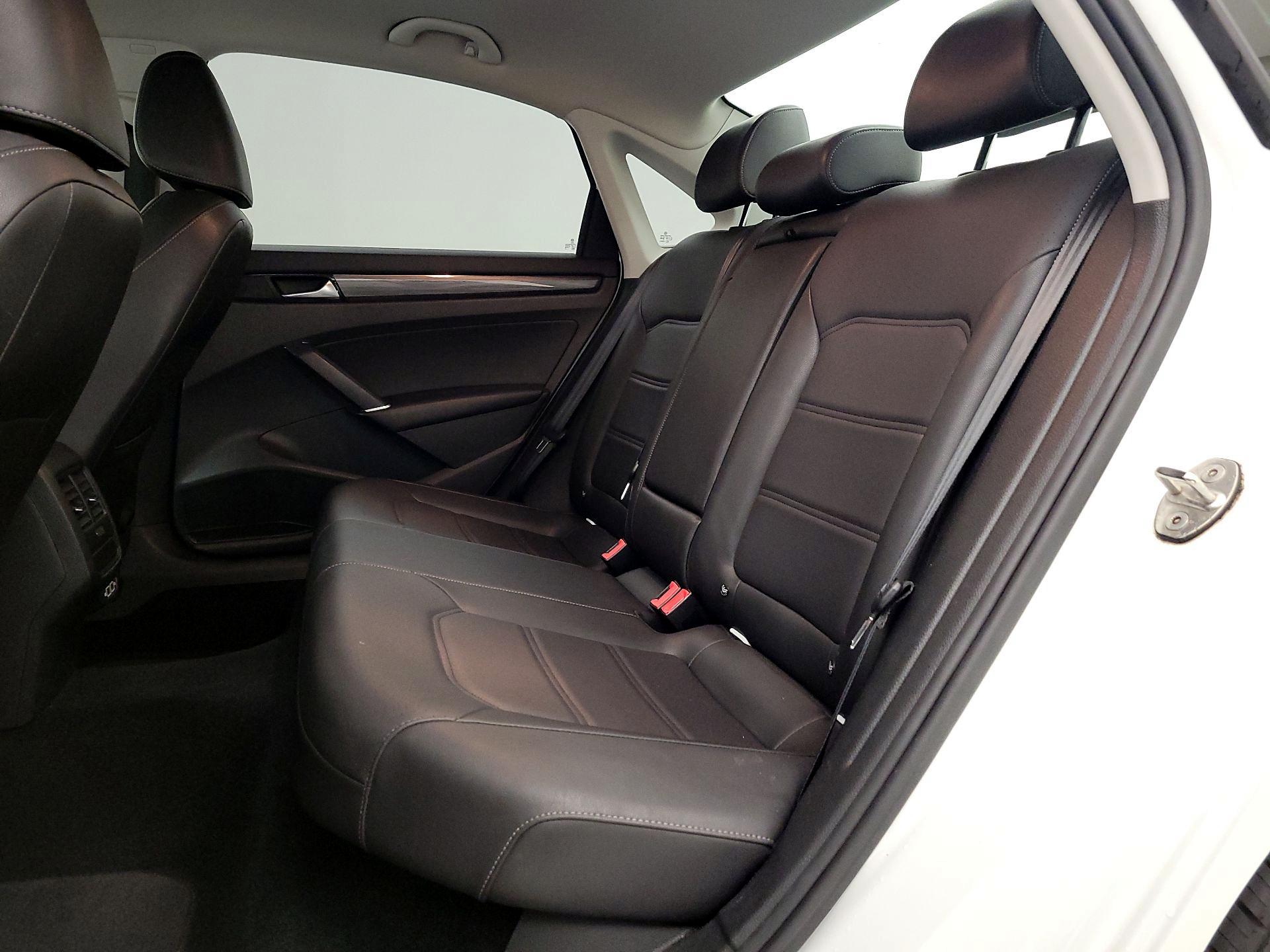 Thumbnail: 2020 Volkswagen Passat - 16