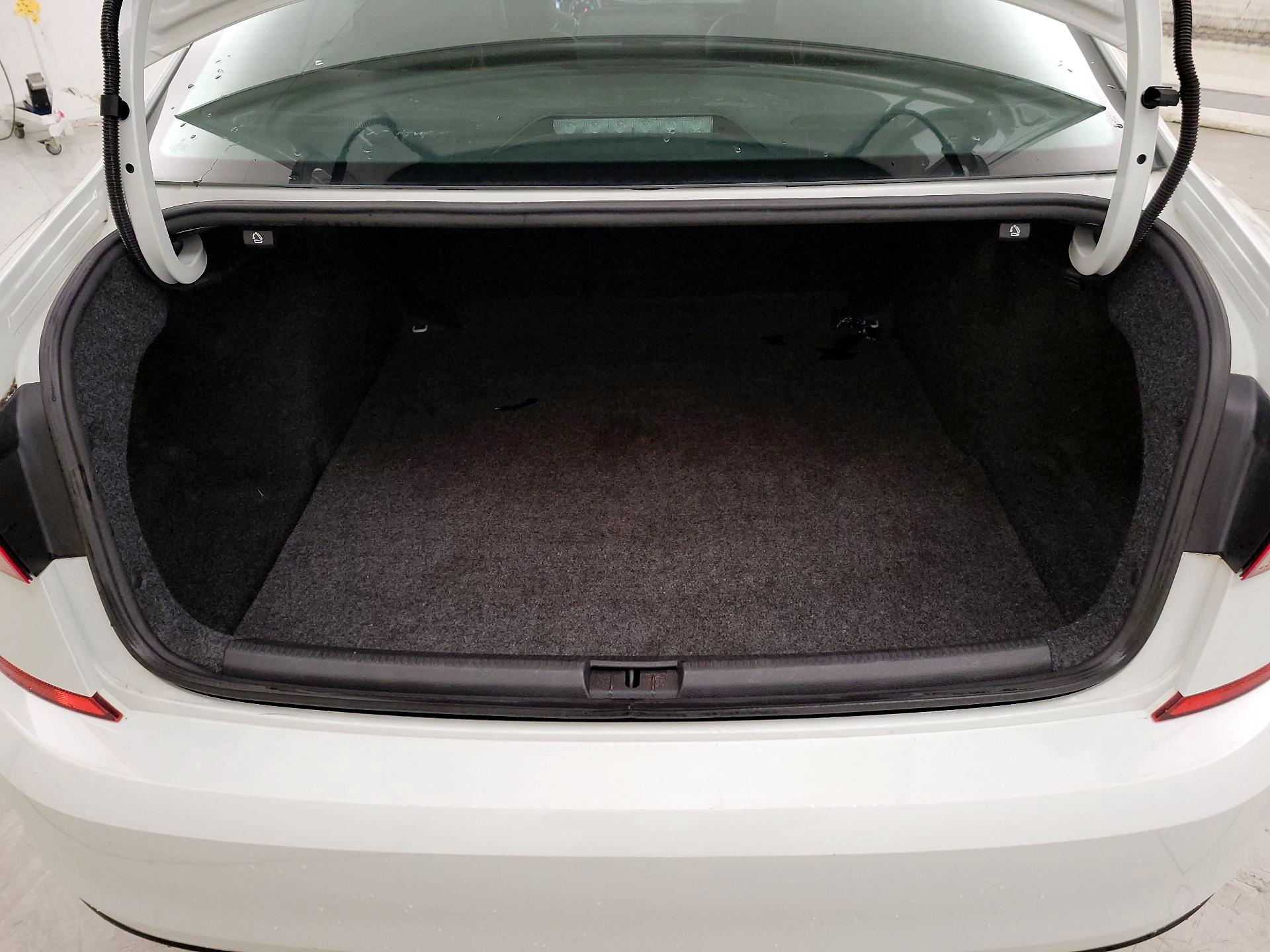 Thumbnail: 2020 Volkswagen Passat - 17