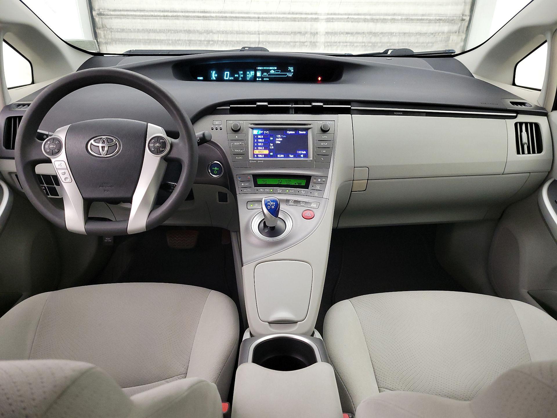 Thumbnail: 2014 Toyota Prius - 9
