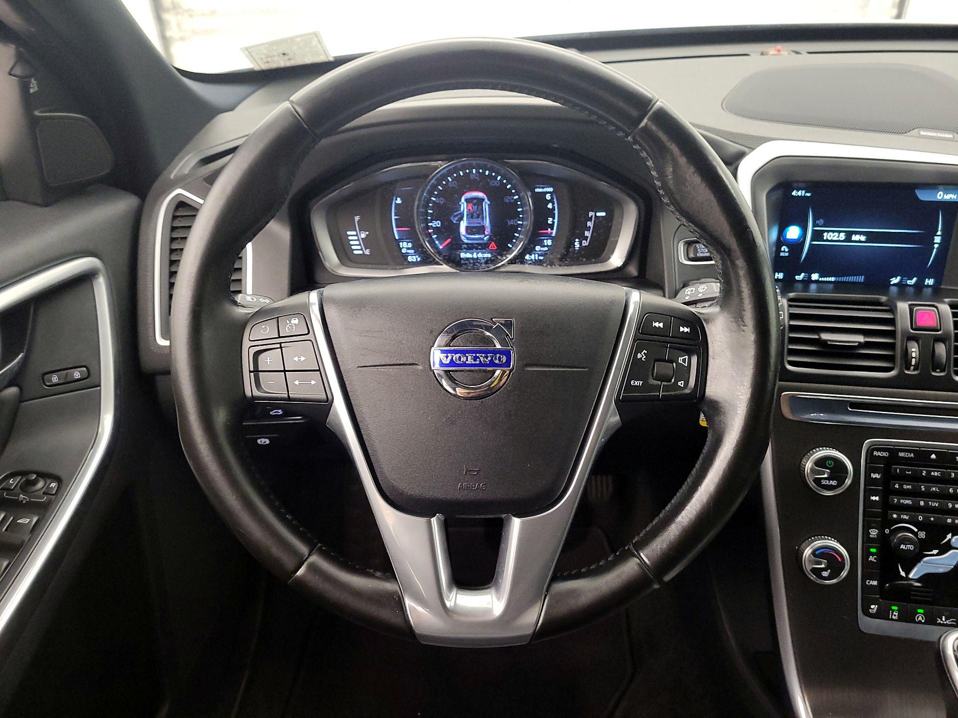 Thumbnail: 2016 Volvo XC60 - 10