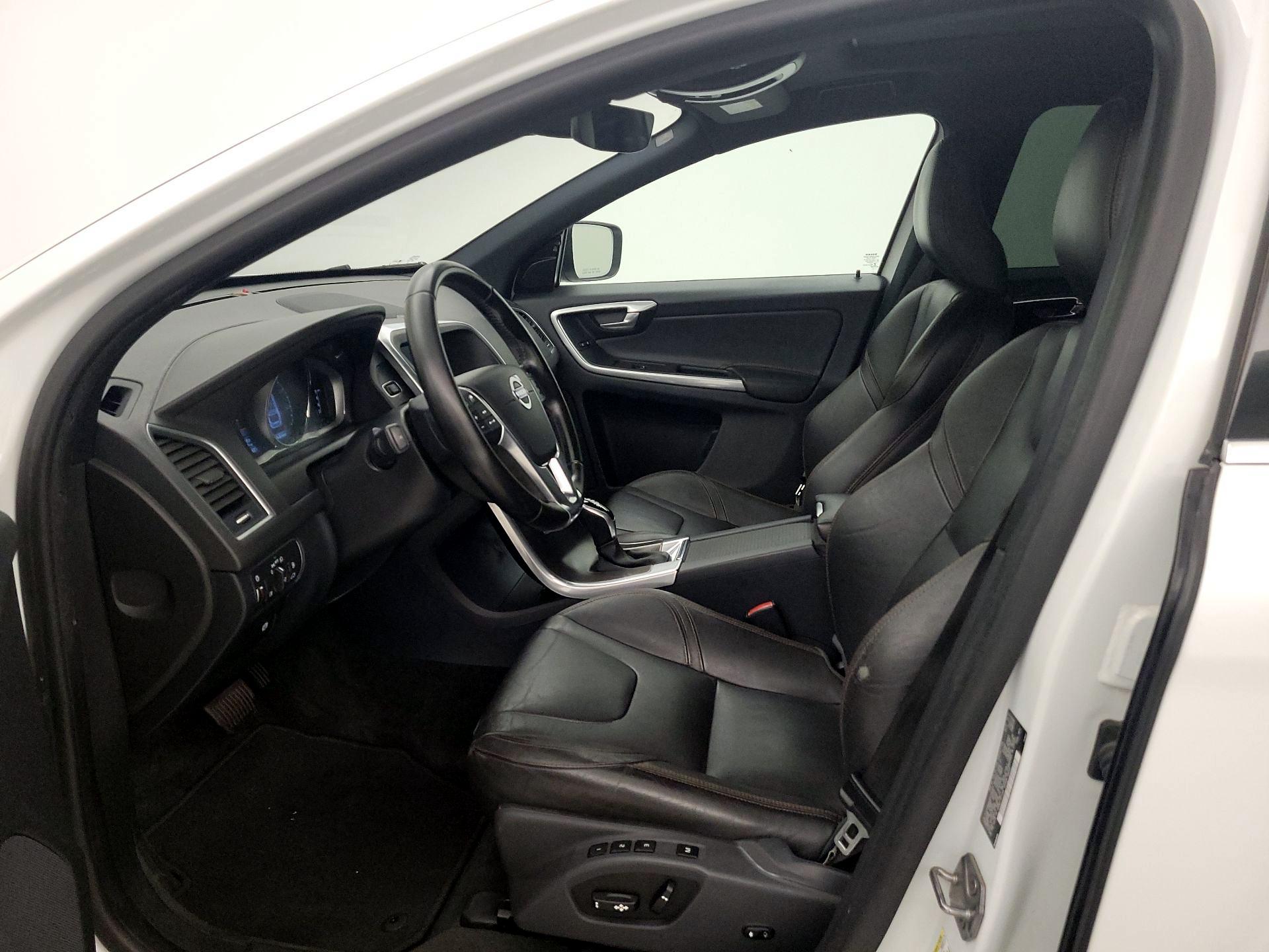 Thumbnail: 2016 Volvo XC60 - 11