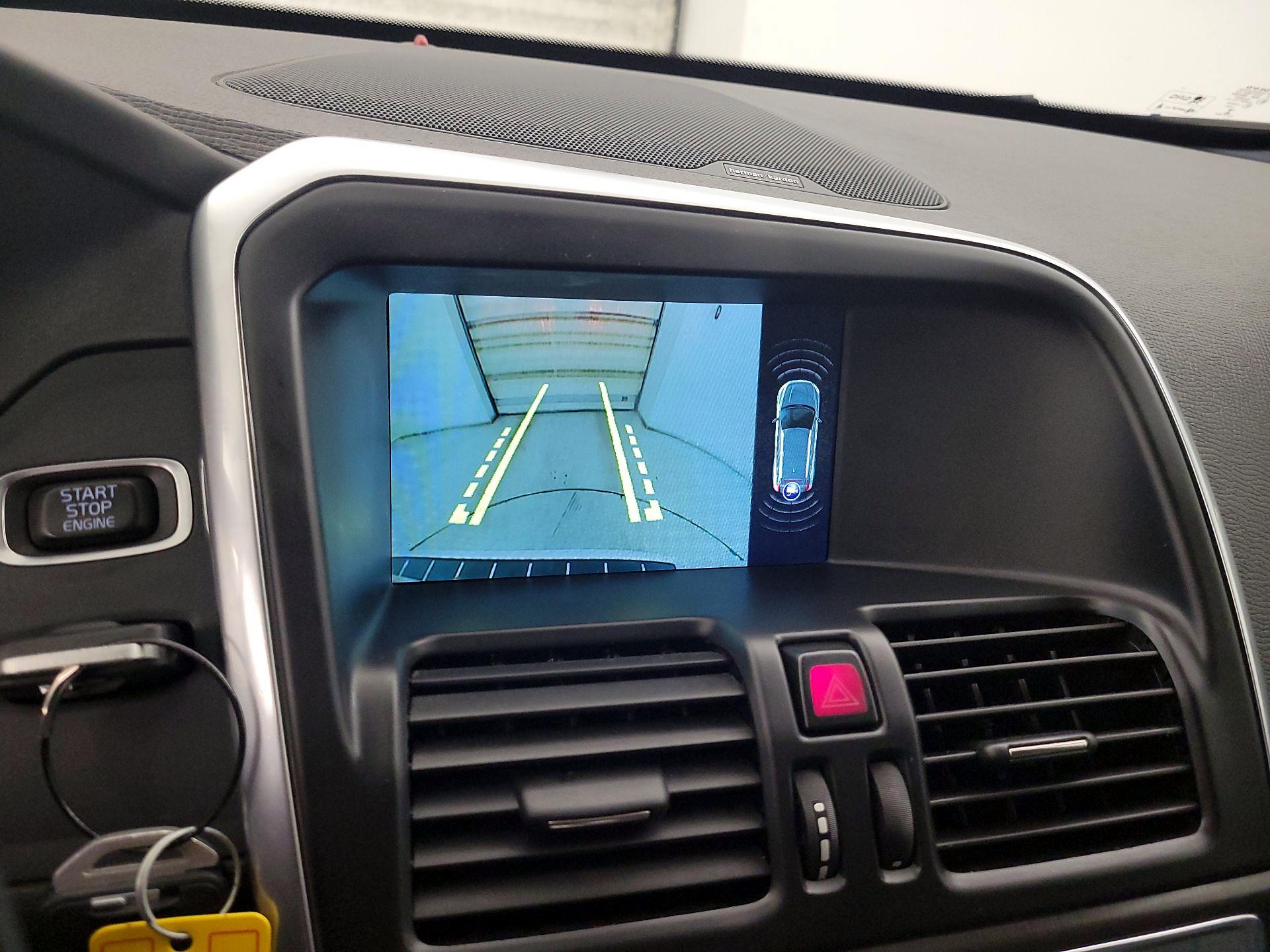 Thumbnail: 2016 Volvo XC60 - 14
