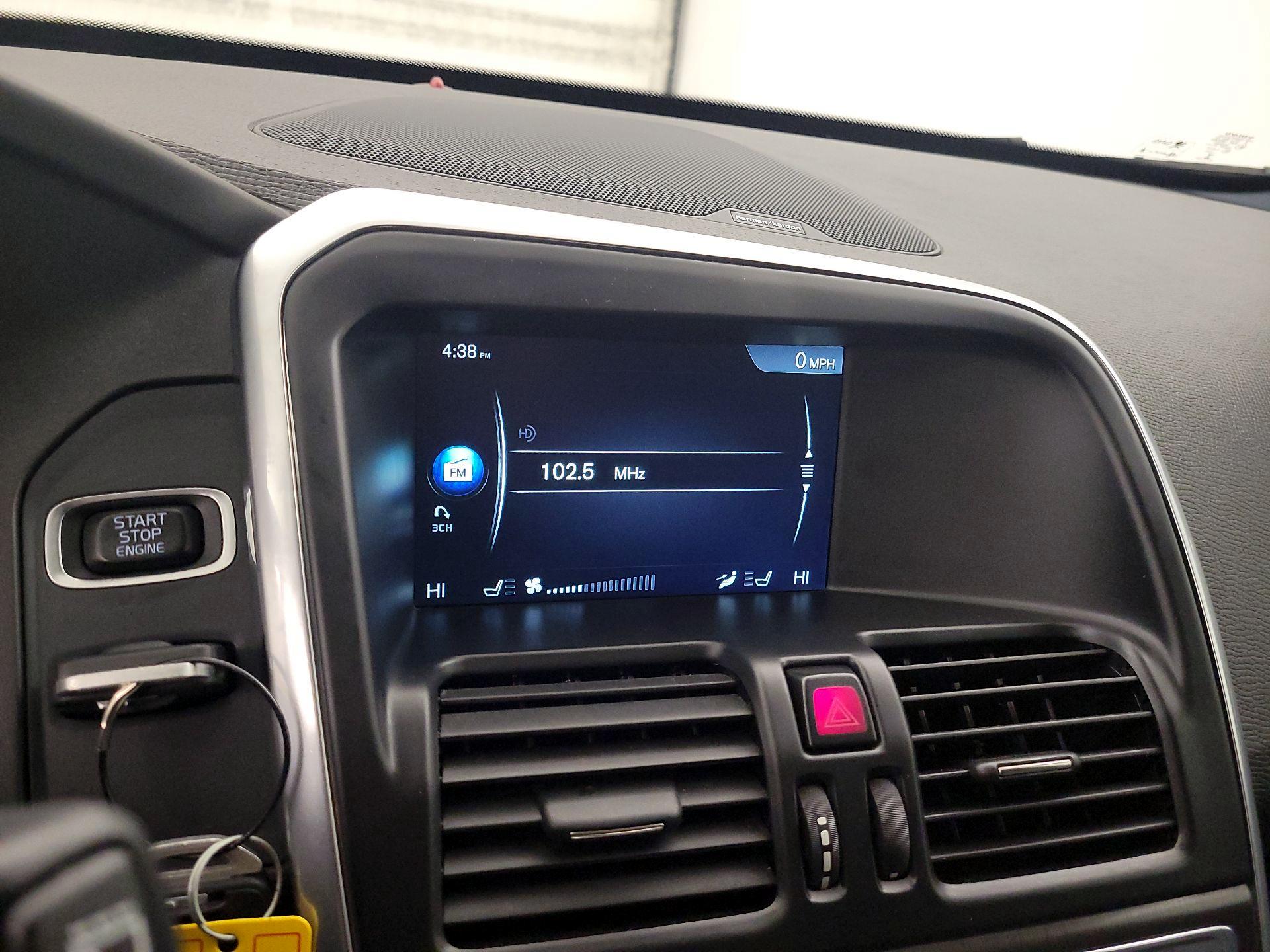 Thumbnail: 2016 Volvo XC60 - 15