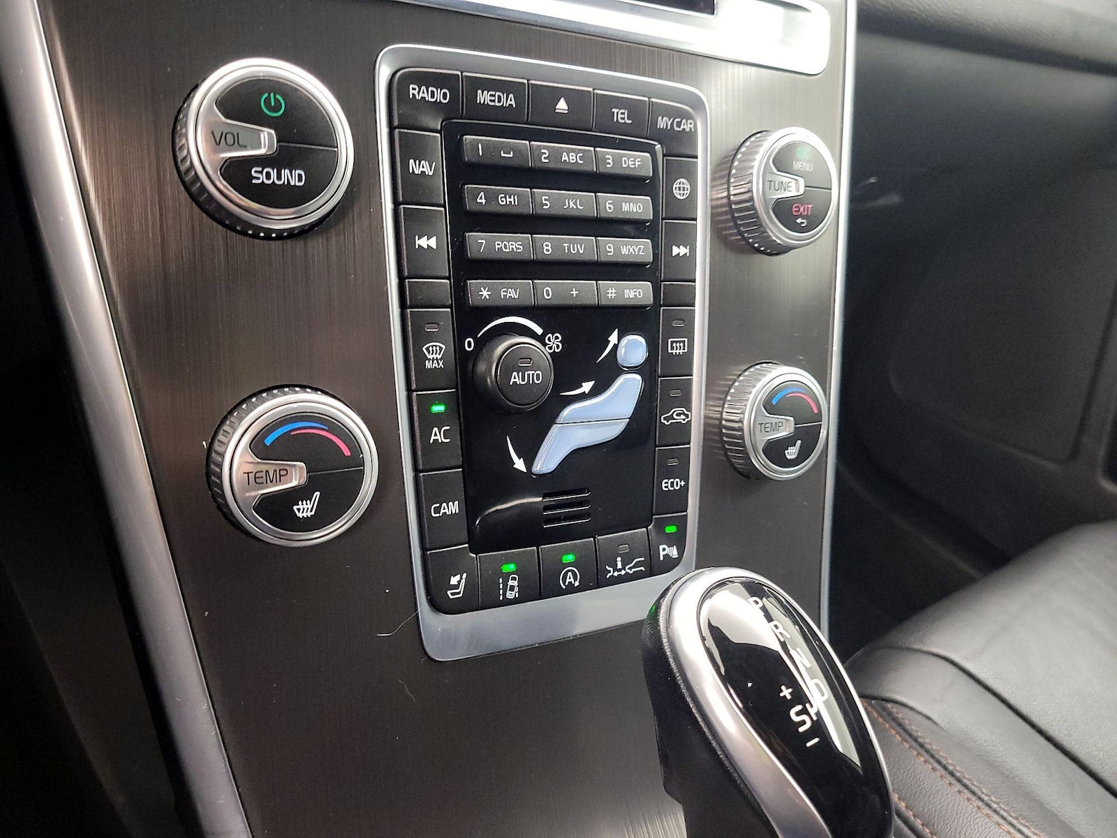 2016 Volvo XC60 Platinum - Photo 17