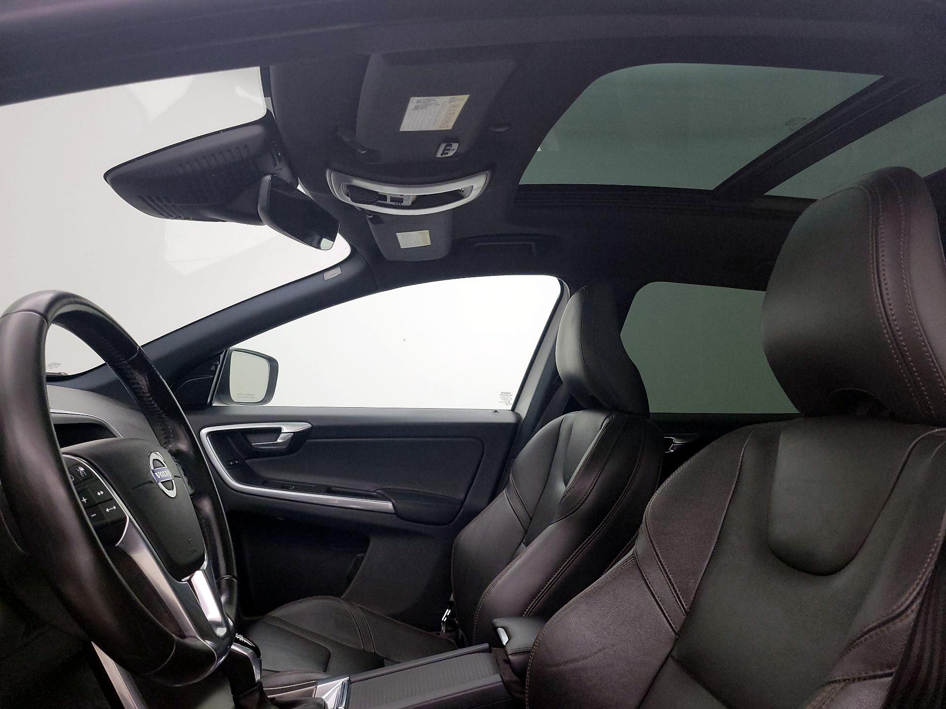 Thumbnail: 2016 Volvo XC60 - 18