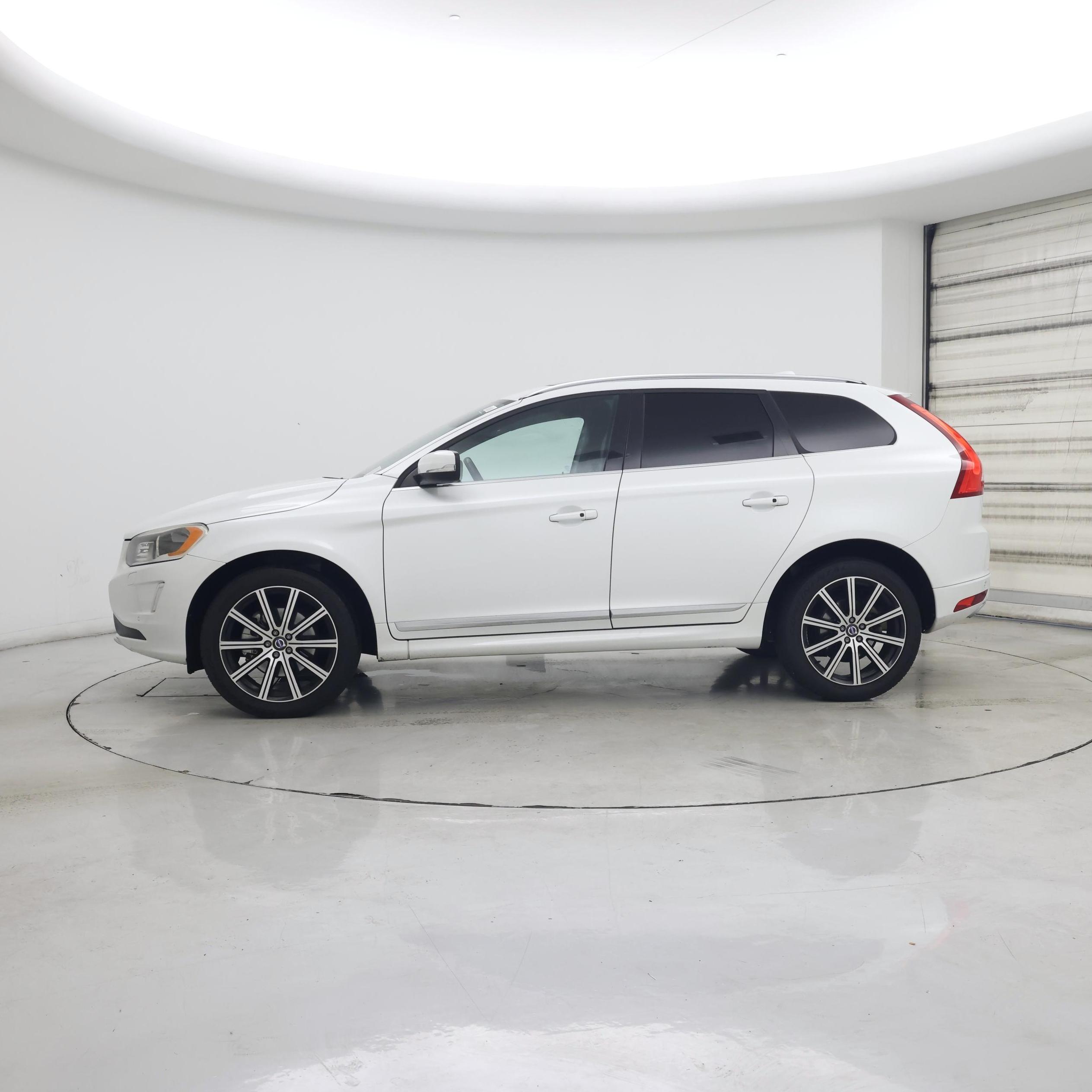 Thumbnail: 2016 Volvo XC60 - 3