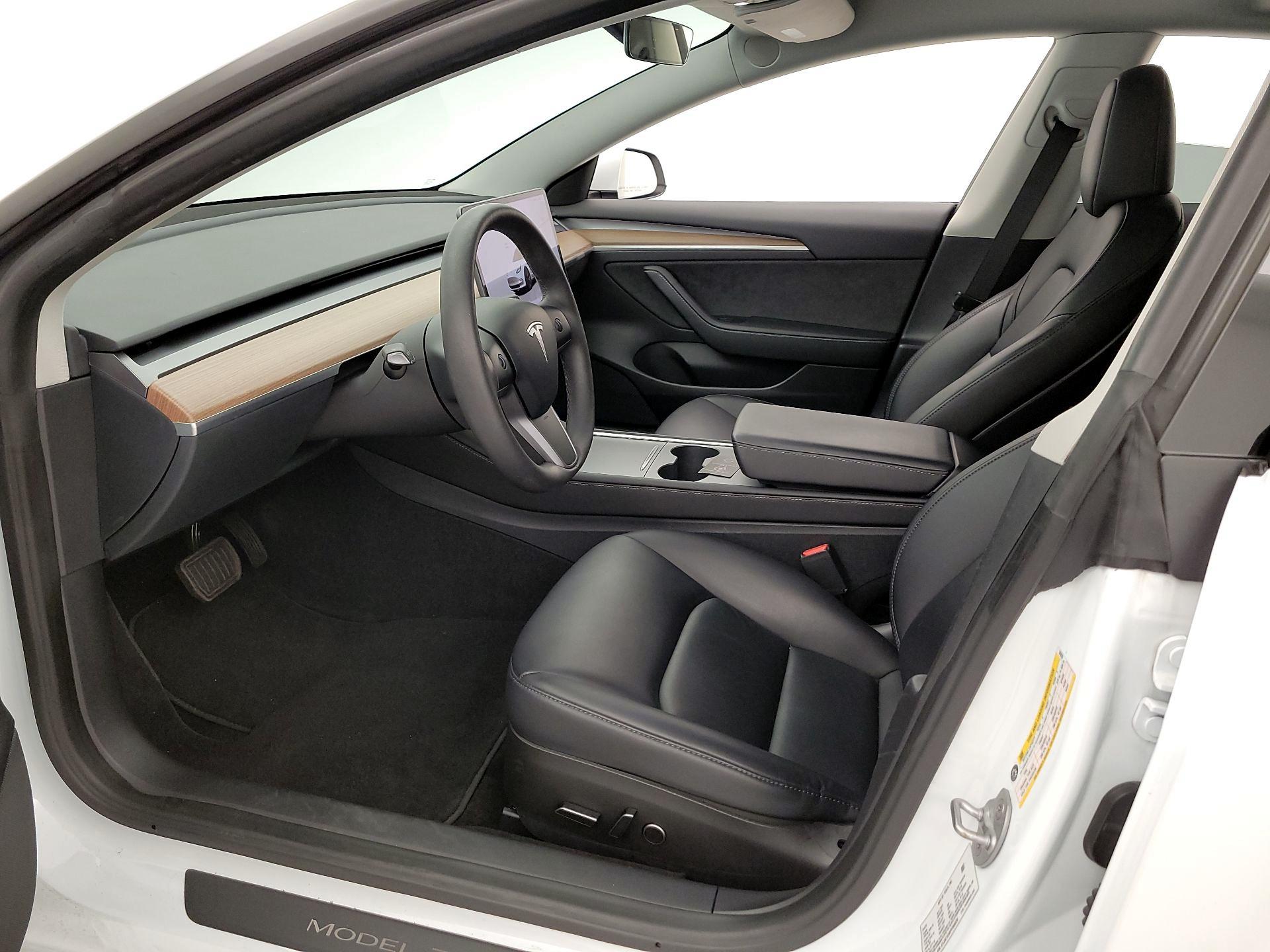 Thumbnail: 2023 Tesla Model 3 - 11