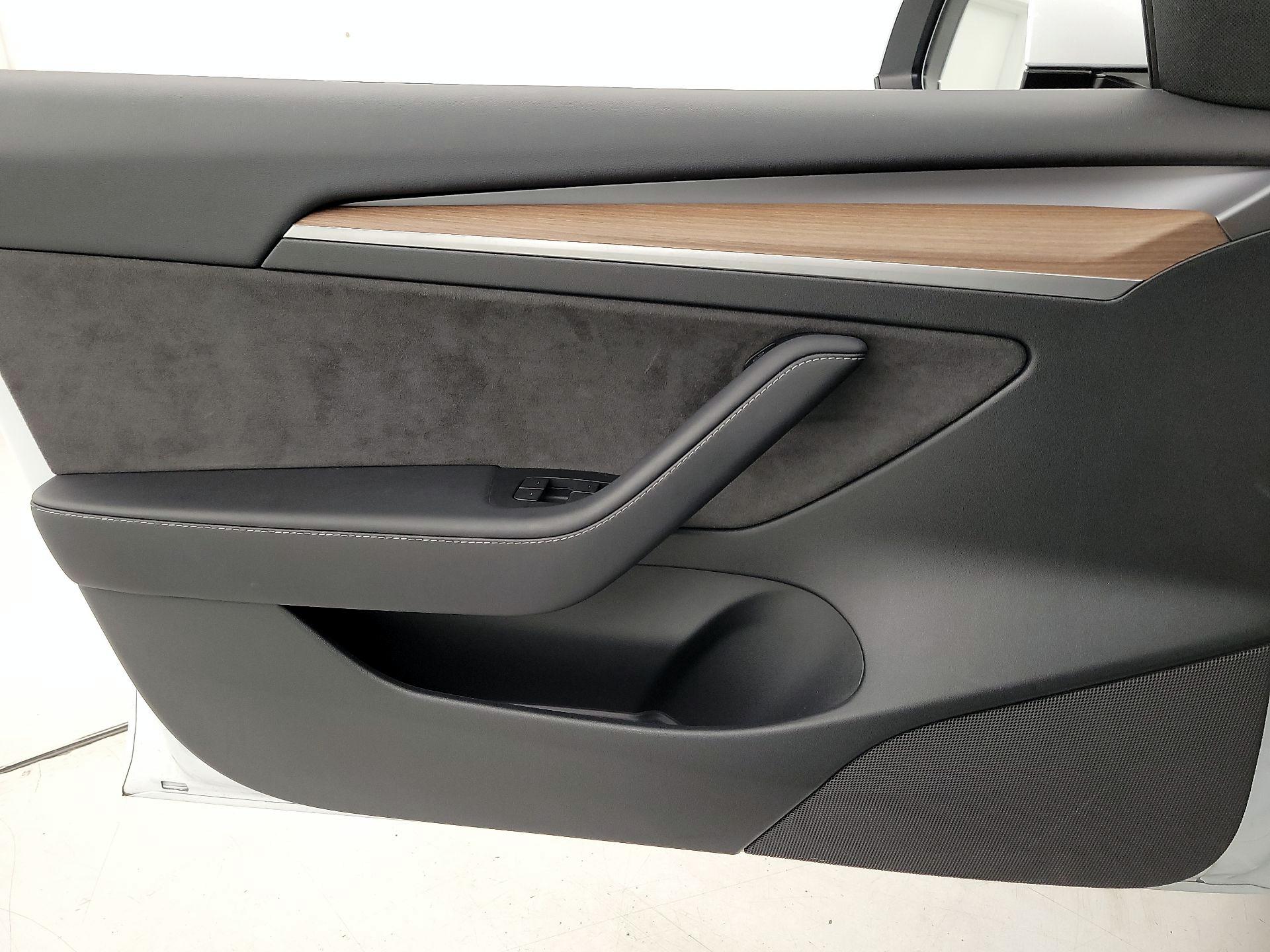 Thumbnail: 2023 Tesla Model 3 - 12