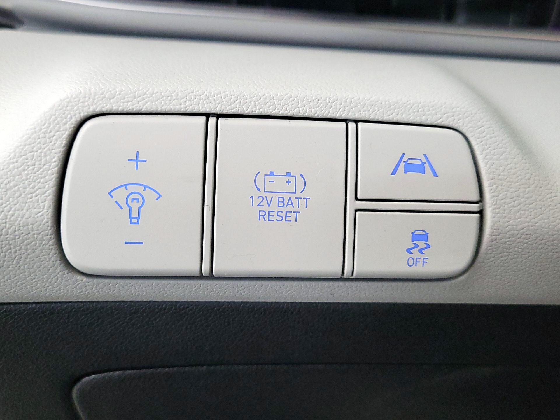 Thumbnail: 2023 Hyundai Elantra - 11