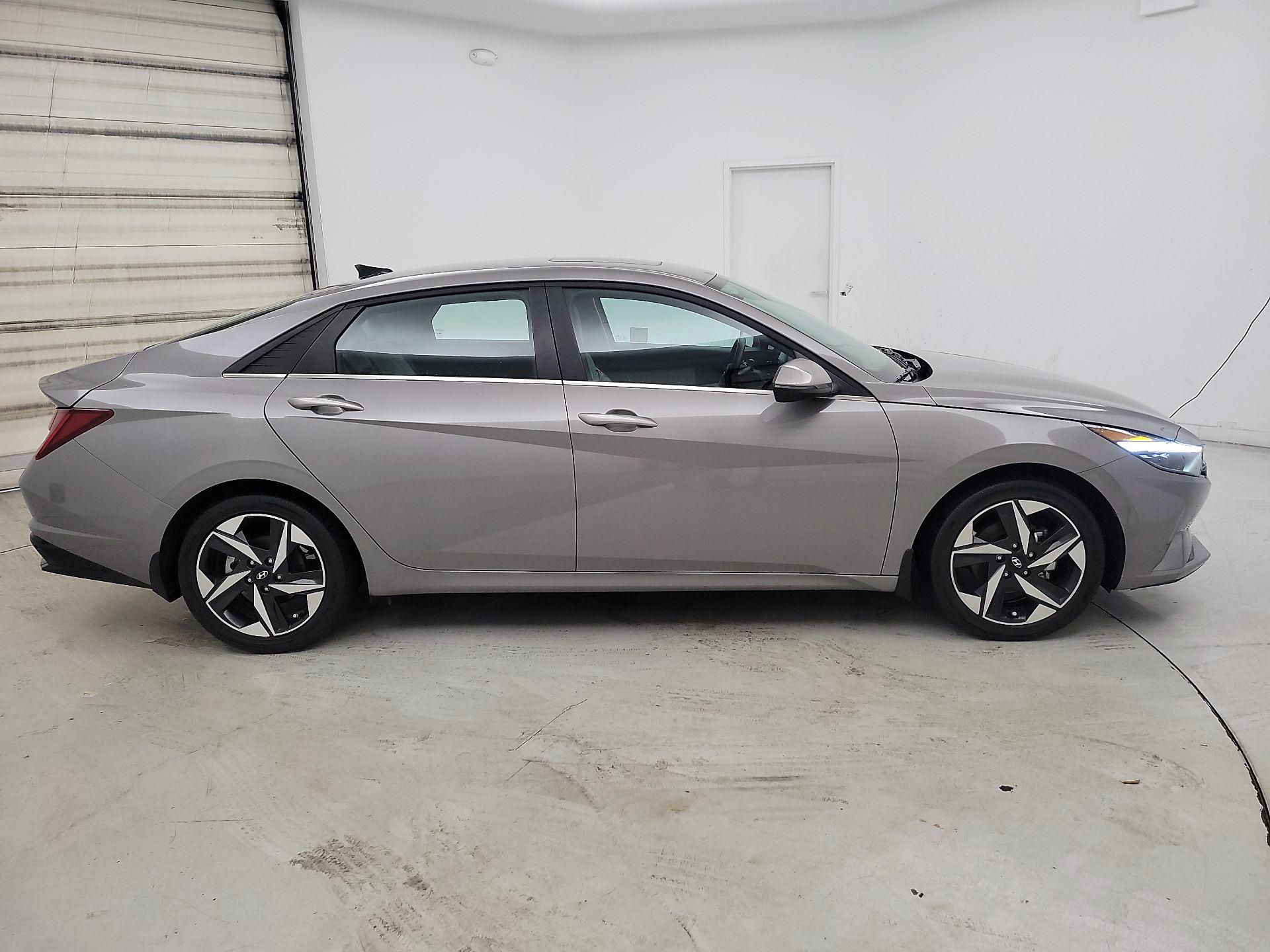 Thumbnail: 2023 Hyundai Elantra - 4