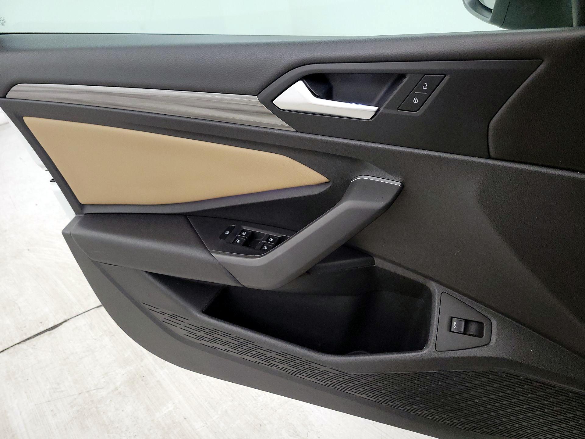 Thumbnail: 2019 Volkswagen Jetta - 12